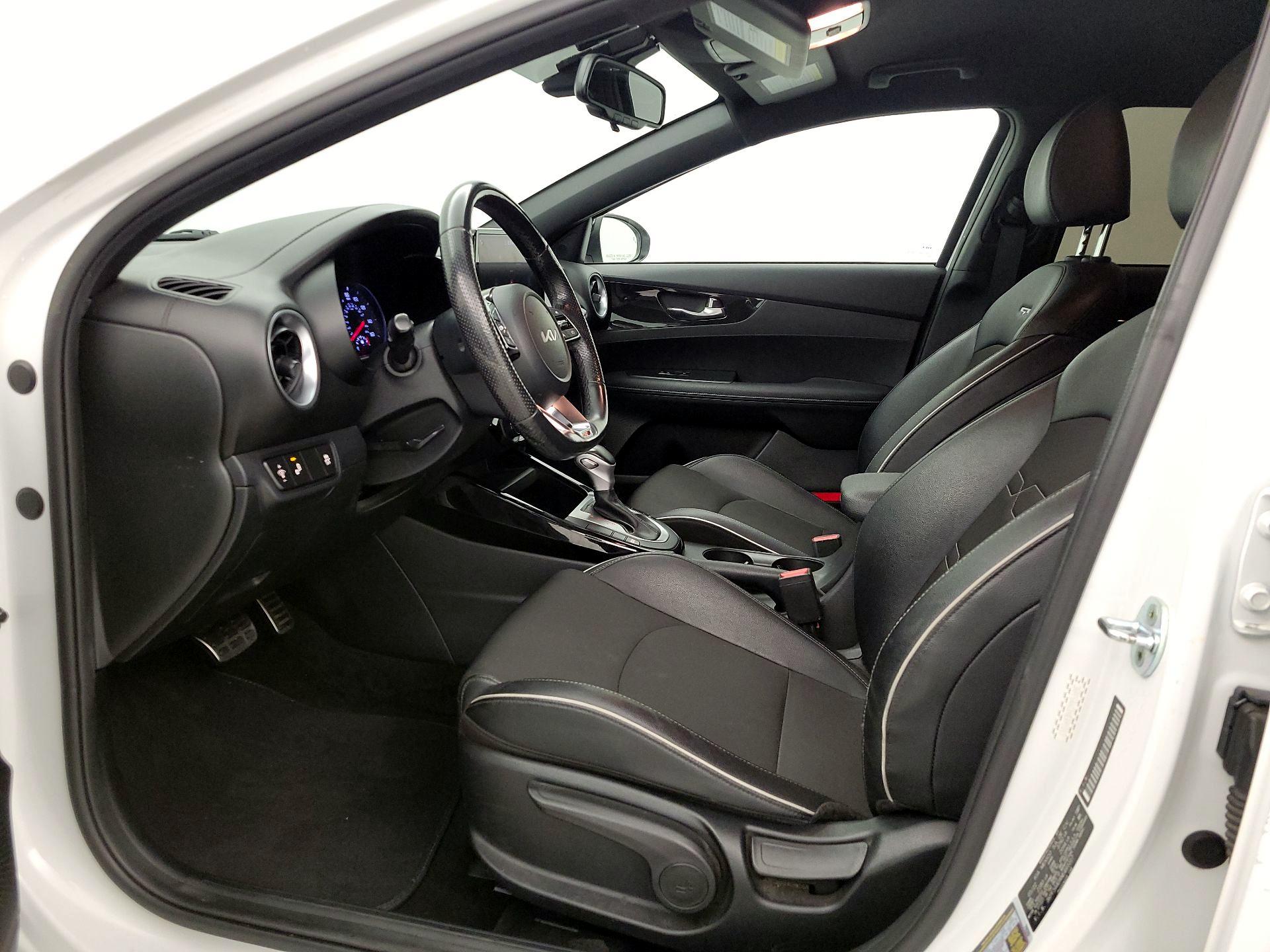 Thumbnail: 2022 Kia Forte - 11