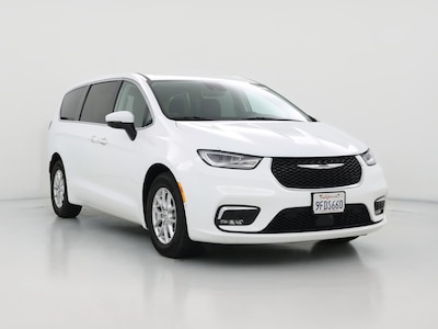 White 2023 Chrysler Pacifica Touring L