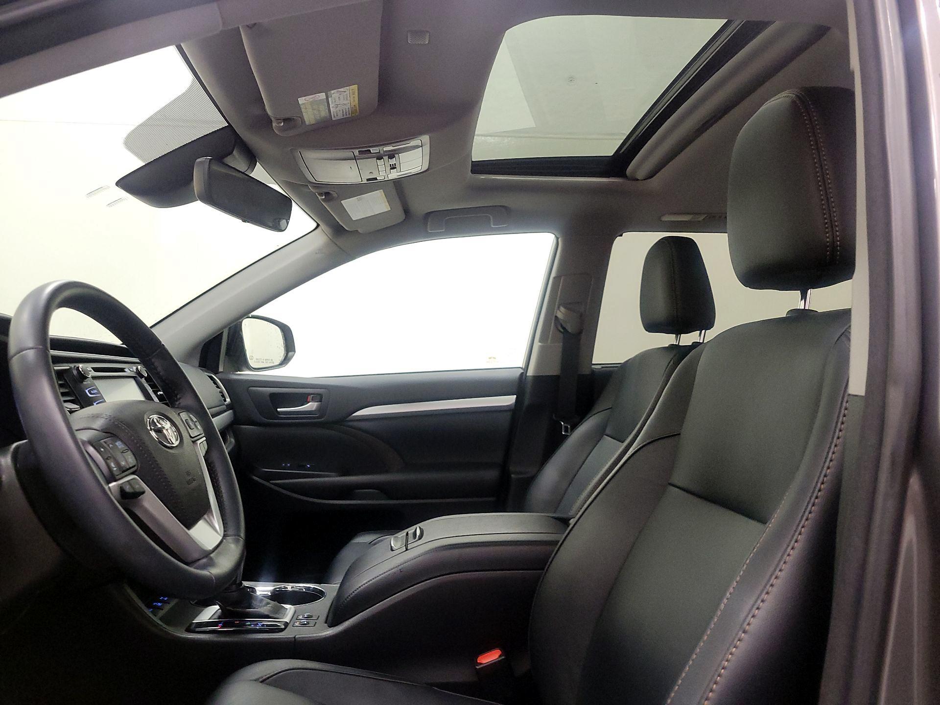 Thumbnail: 2018 Toyota Highlander - 20