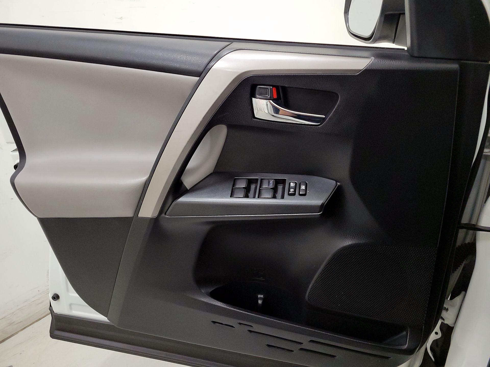 Thumbnail: 2018 Toyota RAV4 - 12