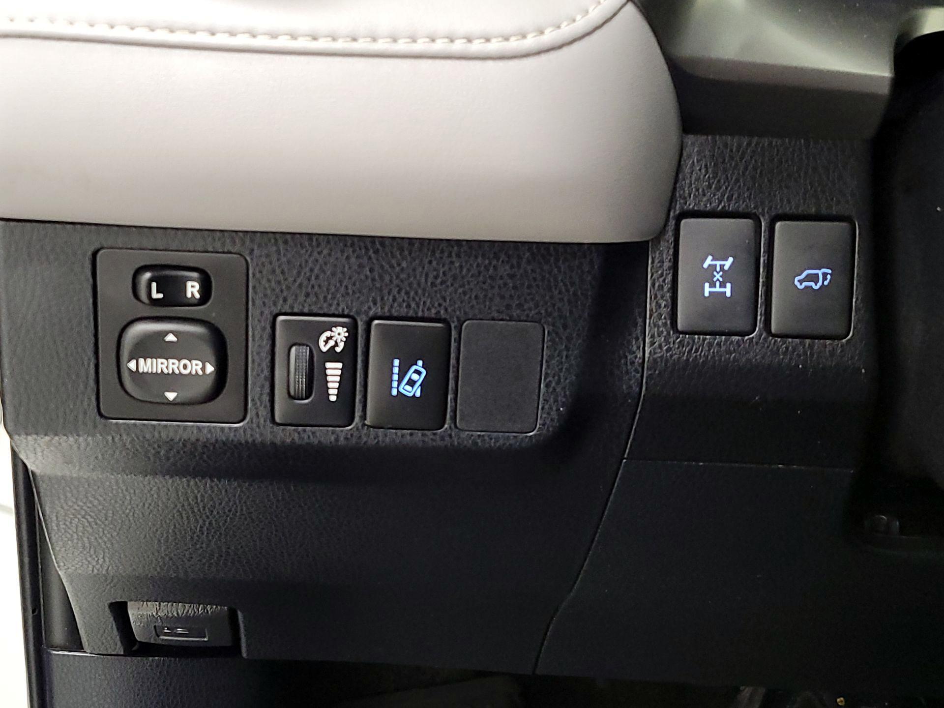 Thumbnail: 2018 Toyota RAV4 - 13