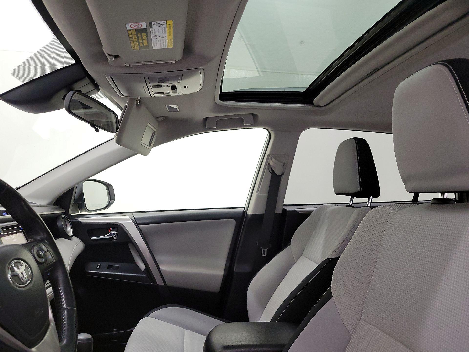 Thumbnail: 2018 Toyota RAV4 - 19