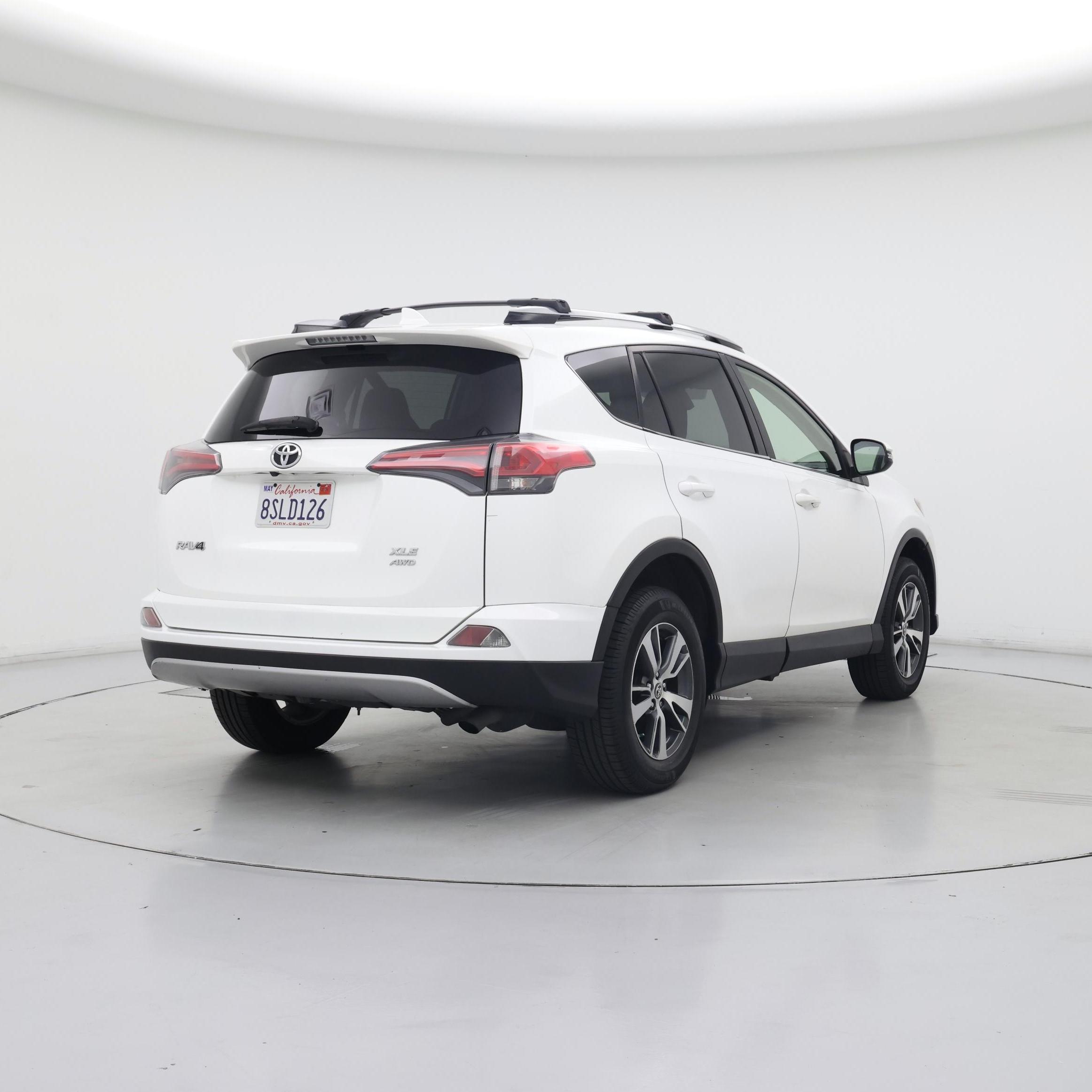 Thumbnail: 2018 Toyota RAV4 - 8