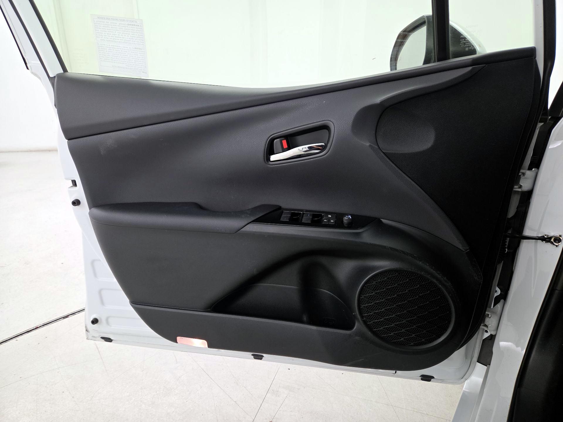 Thumbnail: 2022 Toyota Prius - 12