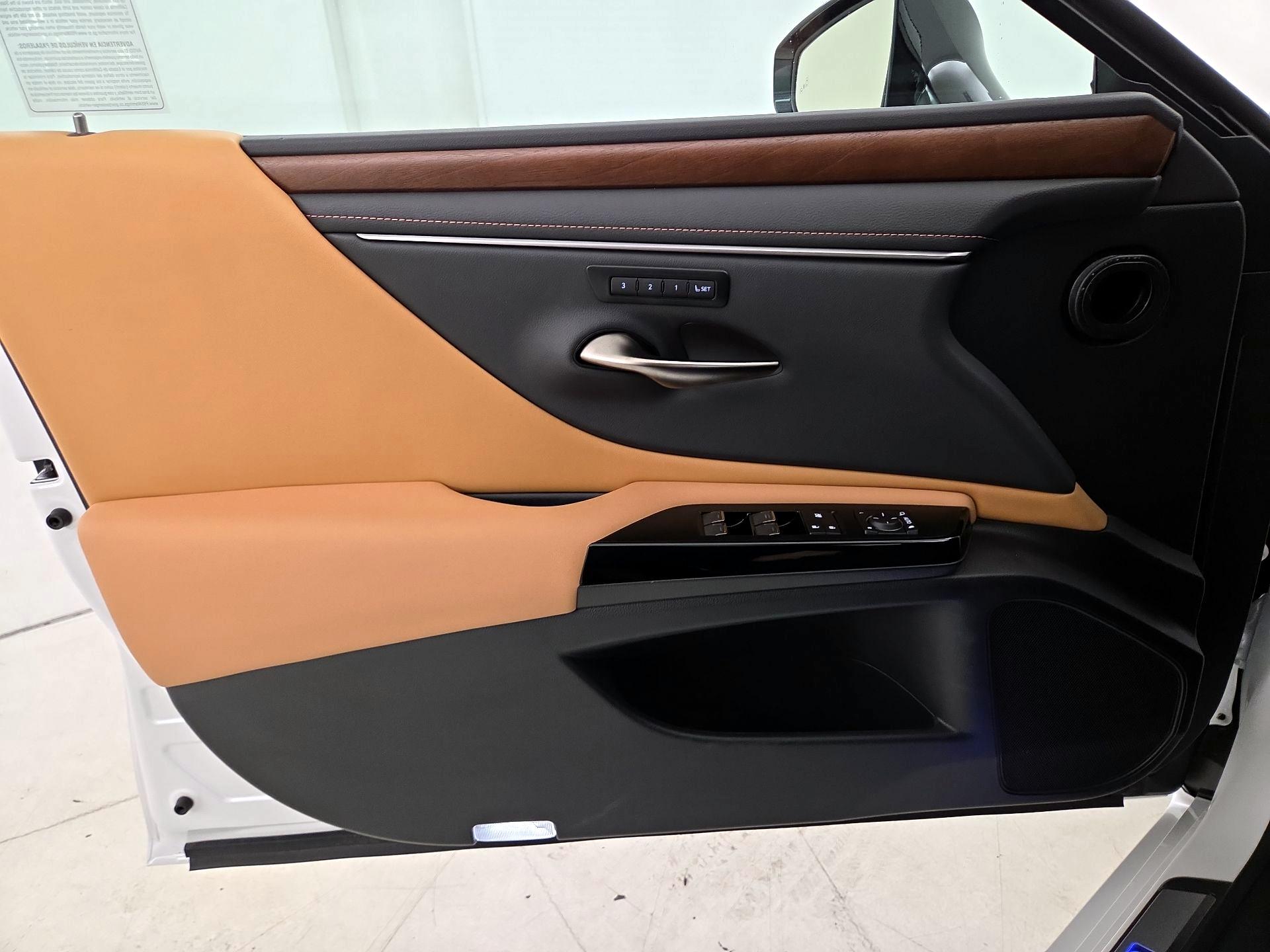 Thumbnail: 2025 Lexus ES - 12