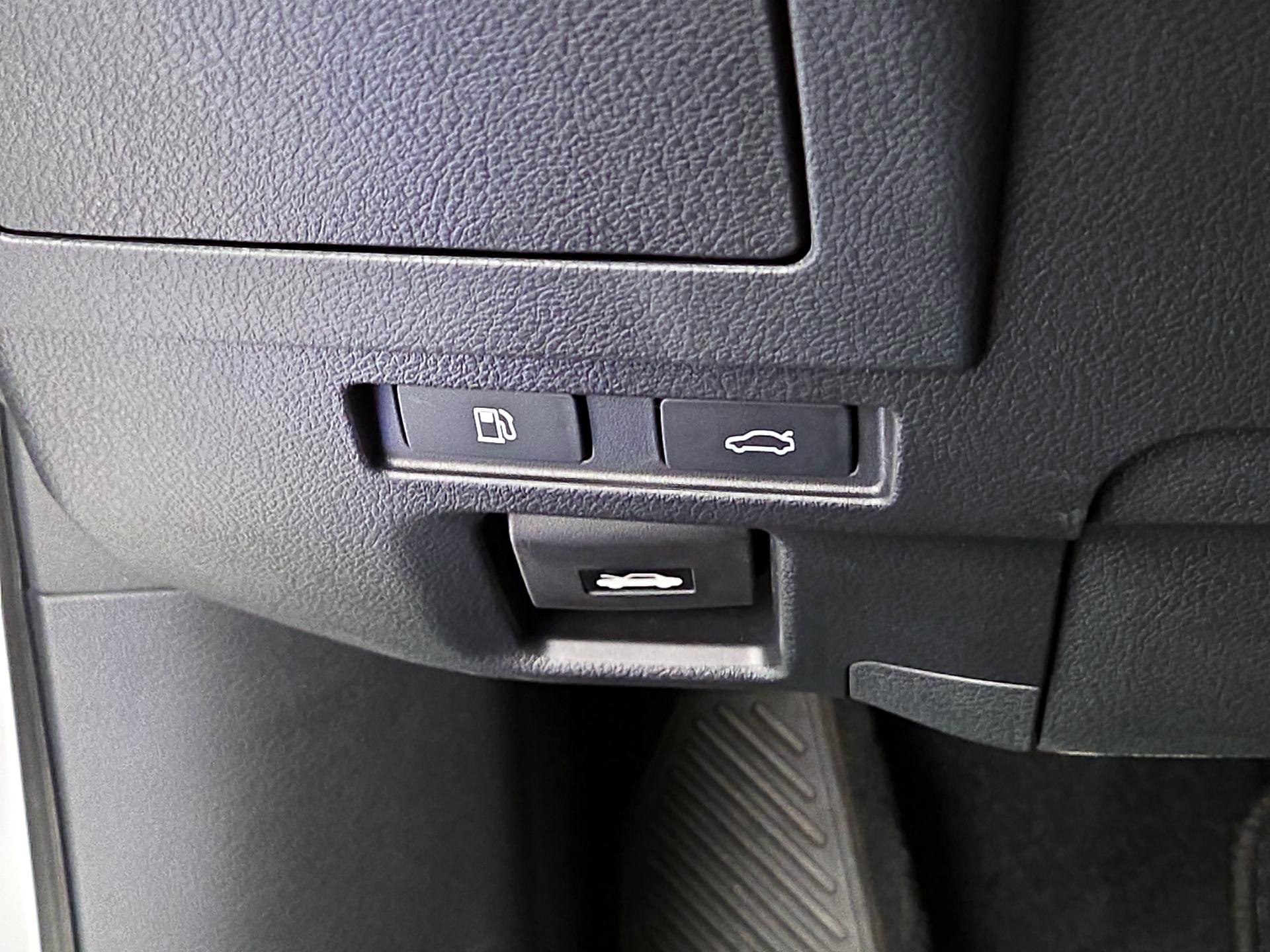 Thumbnail: 2025 Lexus ES - 13