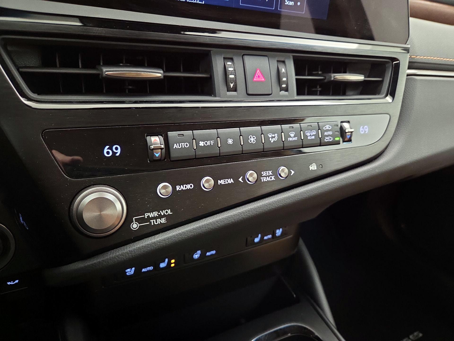 Thumbnail: 2025 Lexus ES - 16