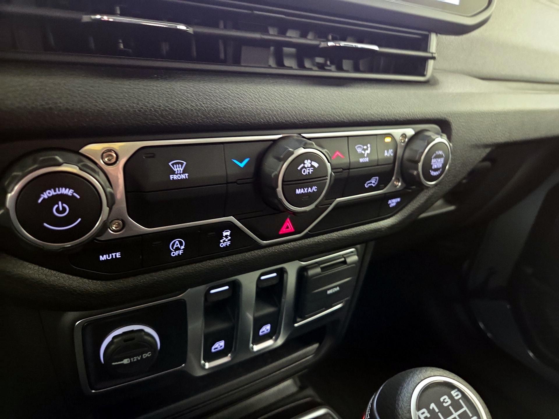 Thumbnail: 2025 Jeep Wrangler - 16