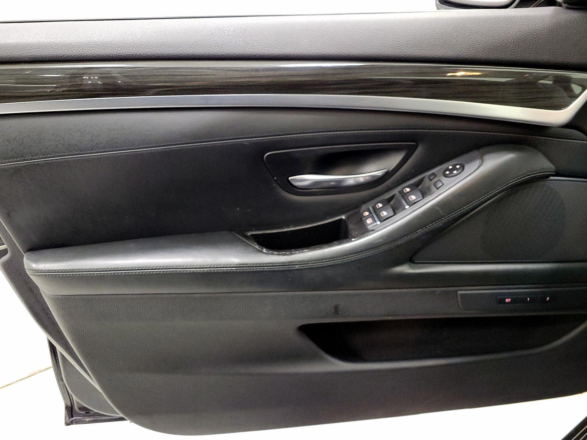 Thumbnail: 2015 BMW 5 Series - 12