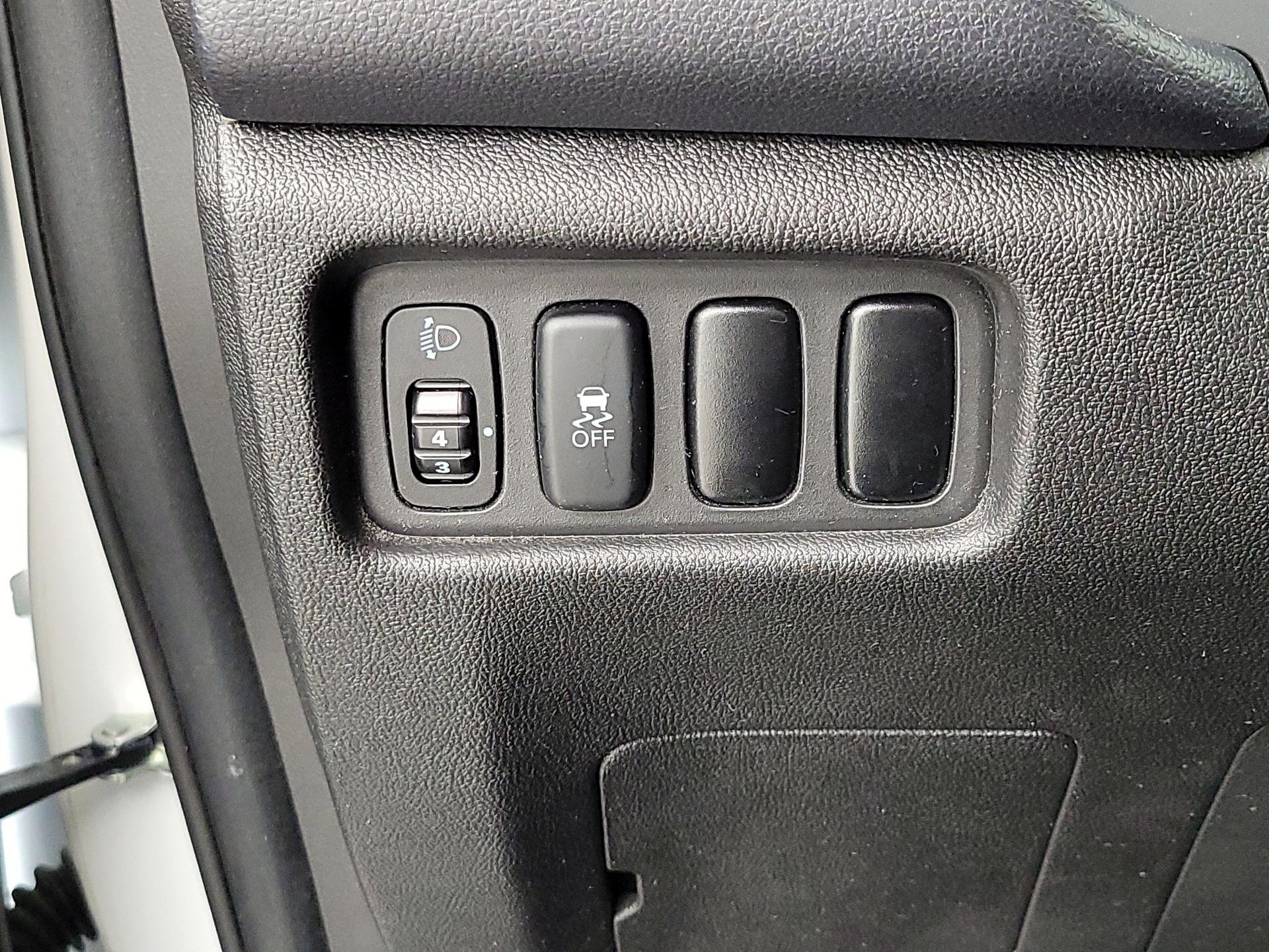 Thumbnail: 2014 Mitsubishi Outlander Sport - 13