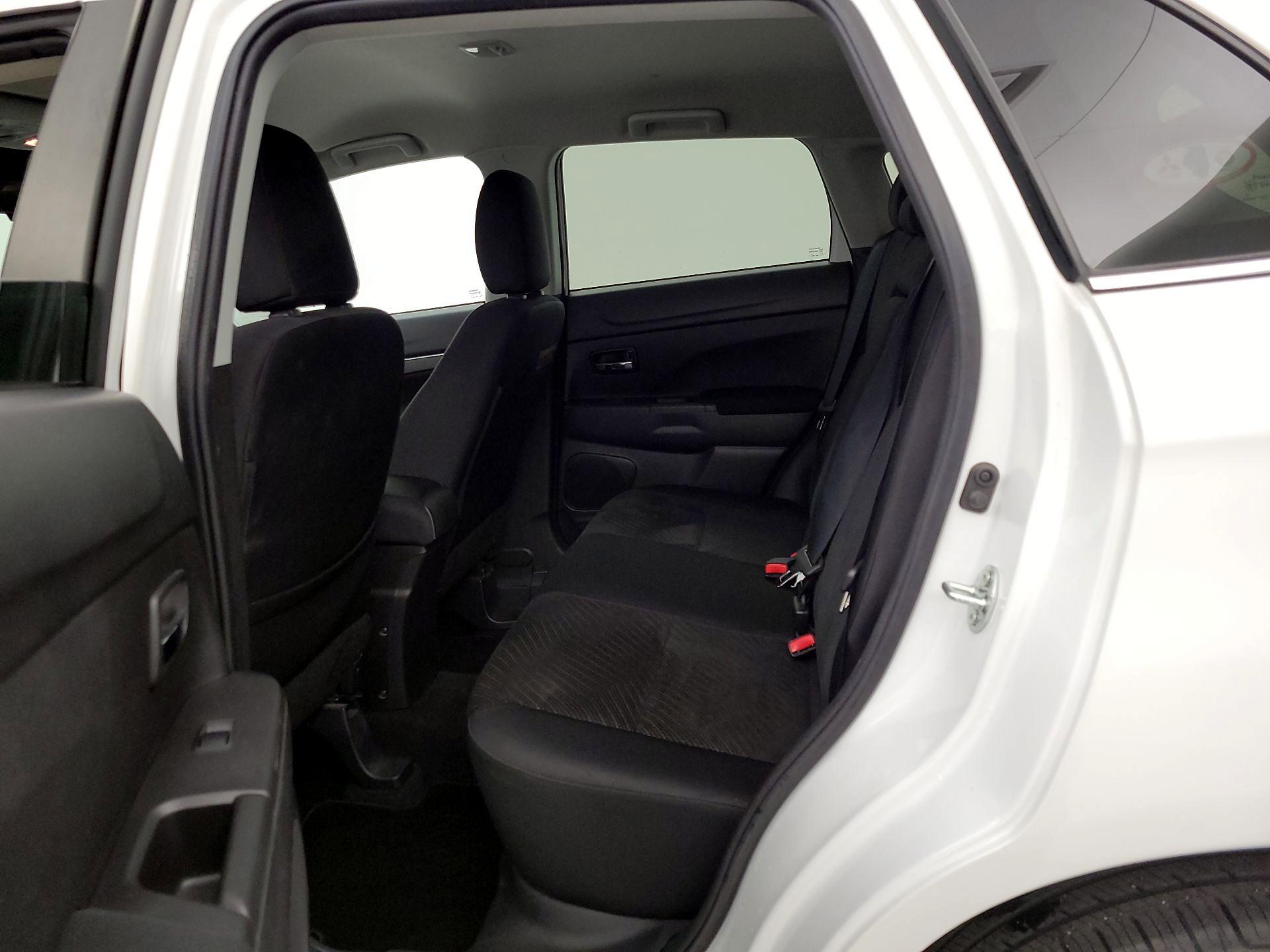 Thumbnail: 2014 Mitsubishi Outlander Sport - 18