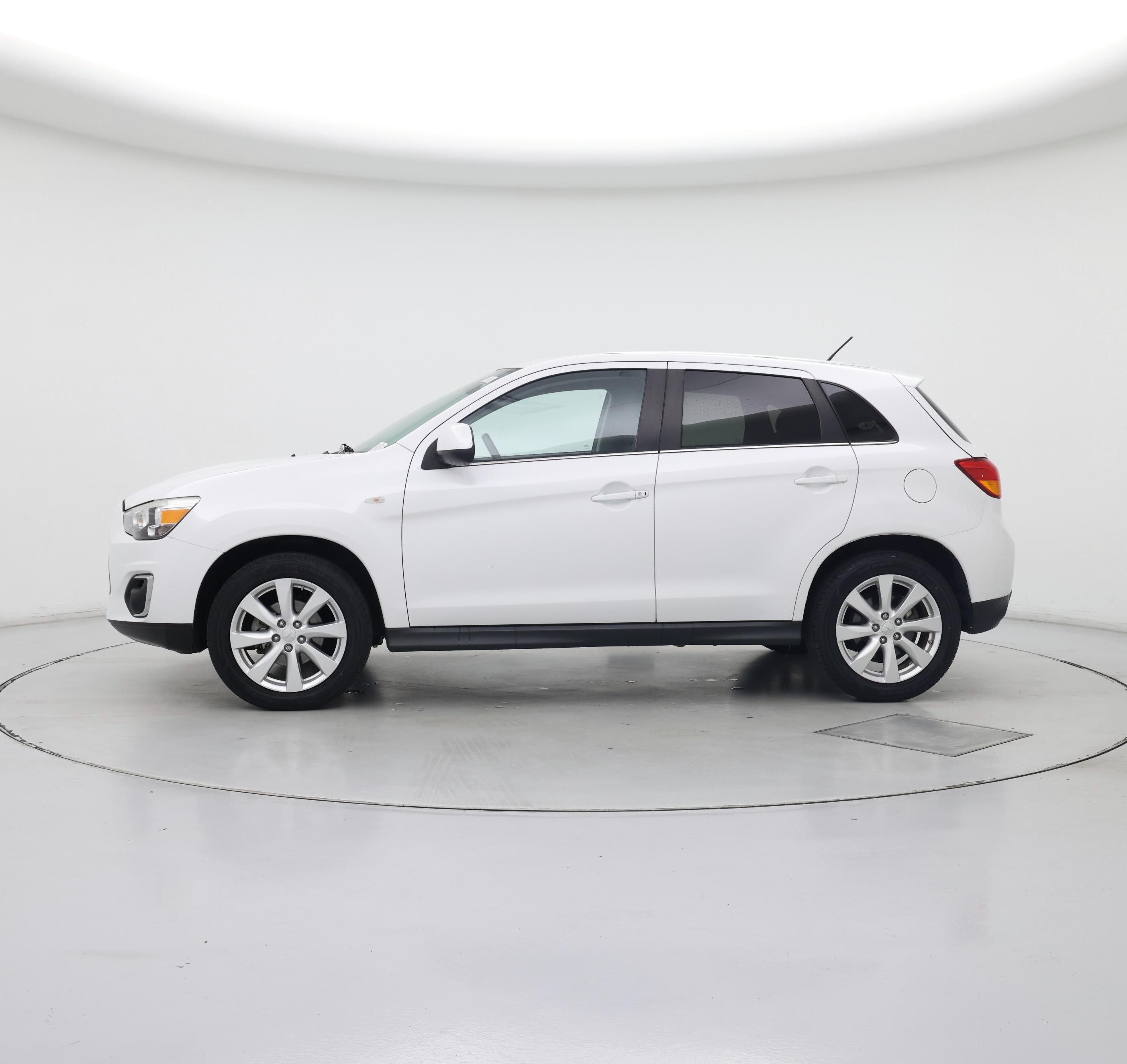 Thumbnail: 2014 Mitsubishi Outlander Sport - 3