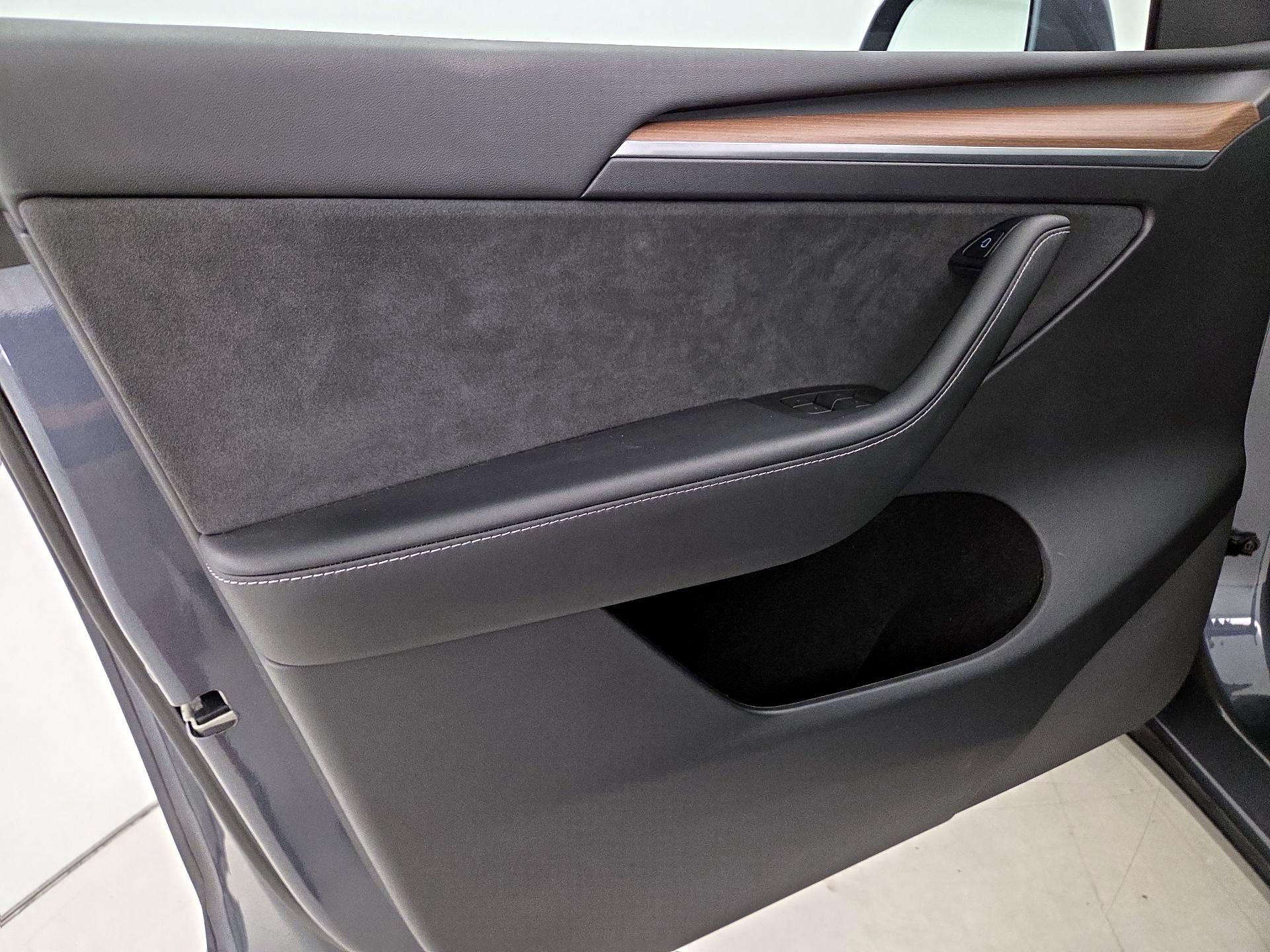 Thumbnail: 2023 Tesla Model Y - 12