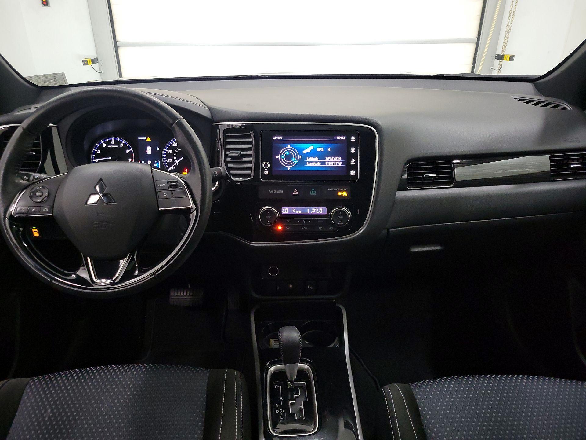 Thumbnail: 2018 Mitsubishi Outlander - 9