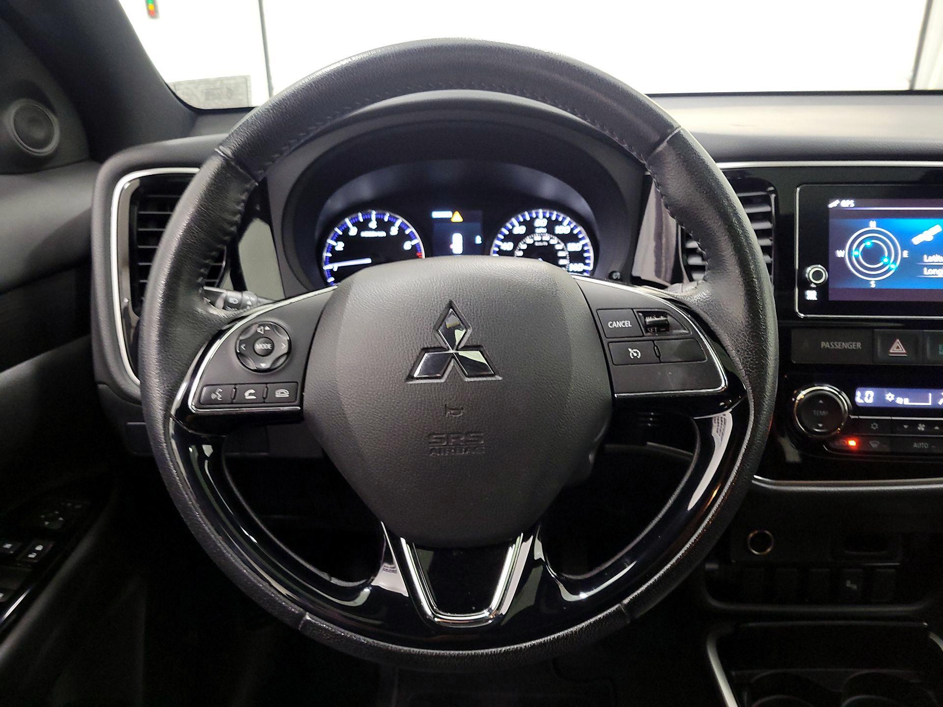 Thumbnail: 2018 Mitsubishi Outlander - 10