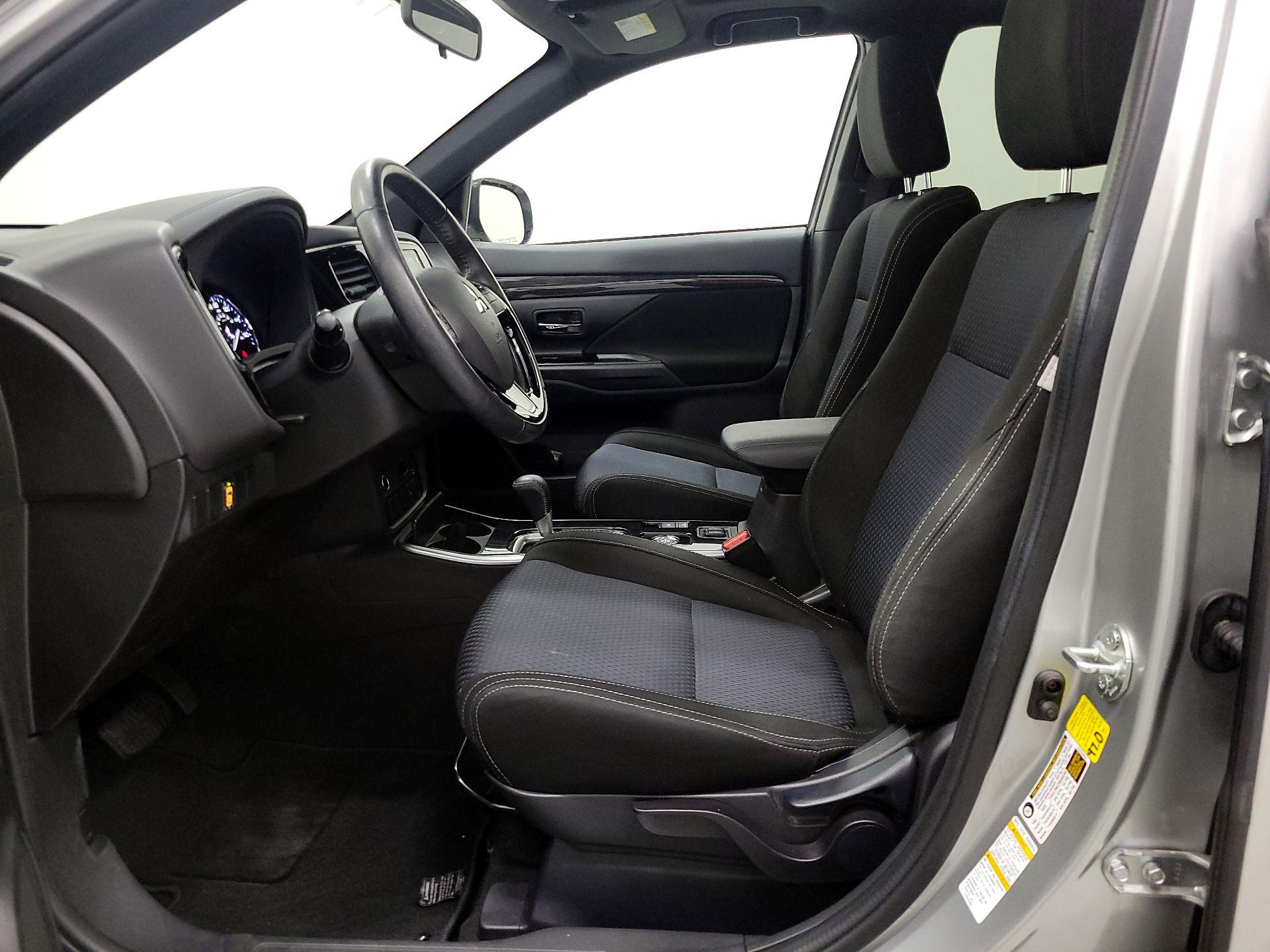 Thumbnail: 2018 Mitsubishi Outlander - 11