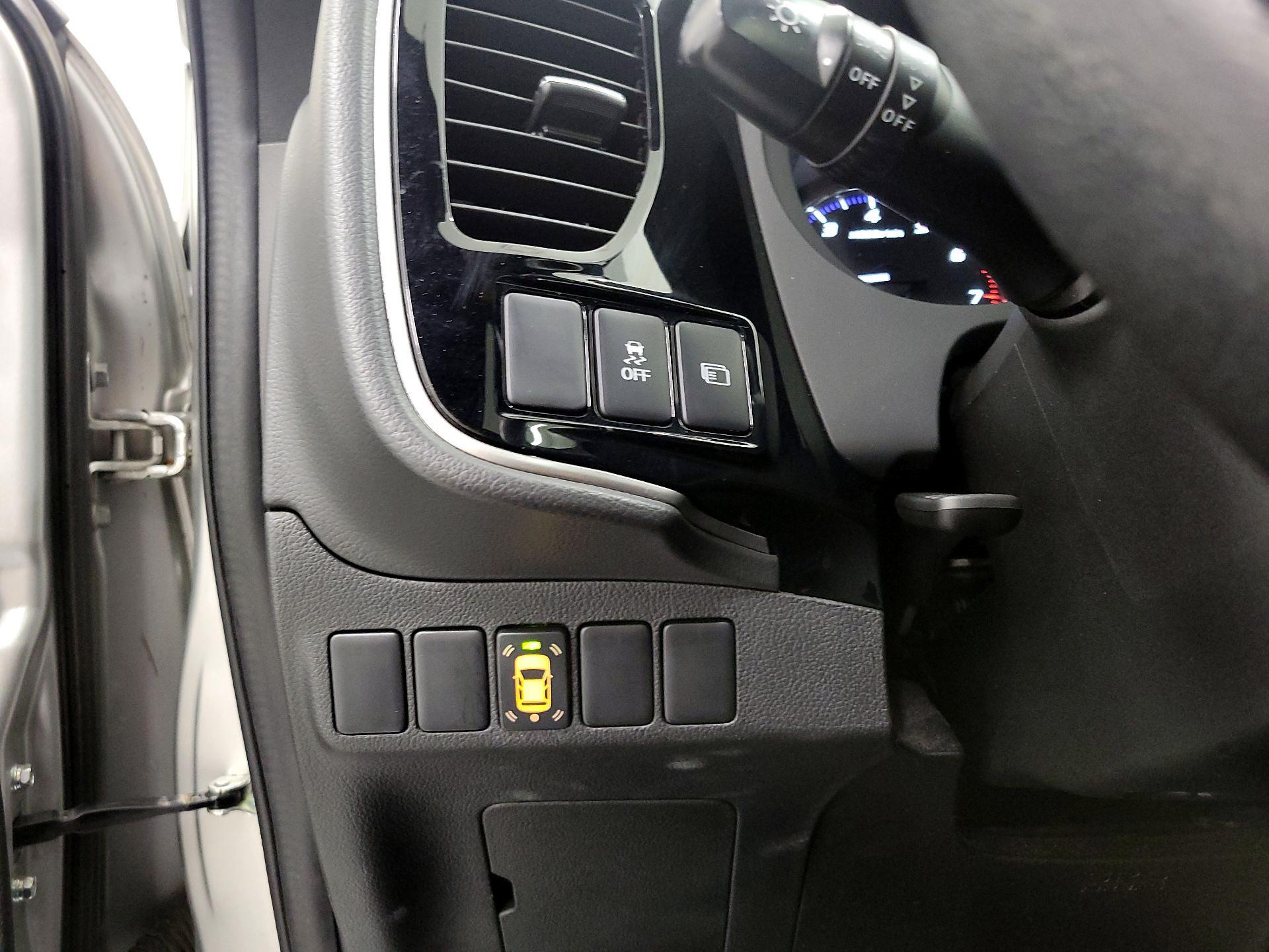 Thumbnail: 2018 Mitsubishi Outlander - 13