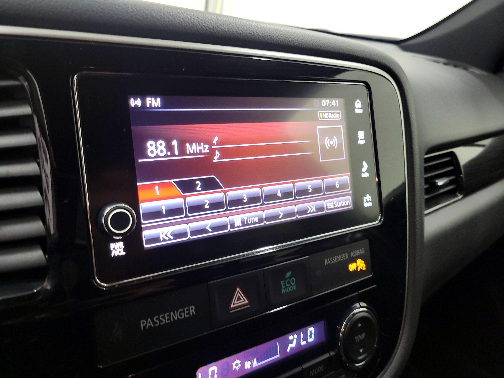 Thumbnail: 2018 Mitsubishi Outlander - 15