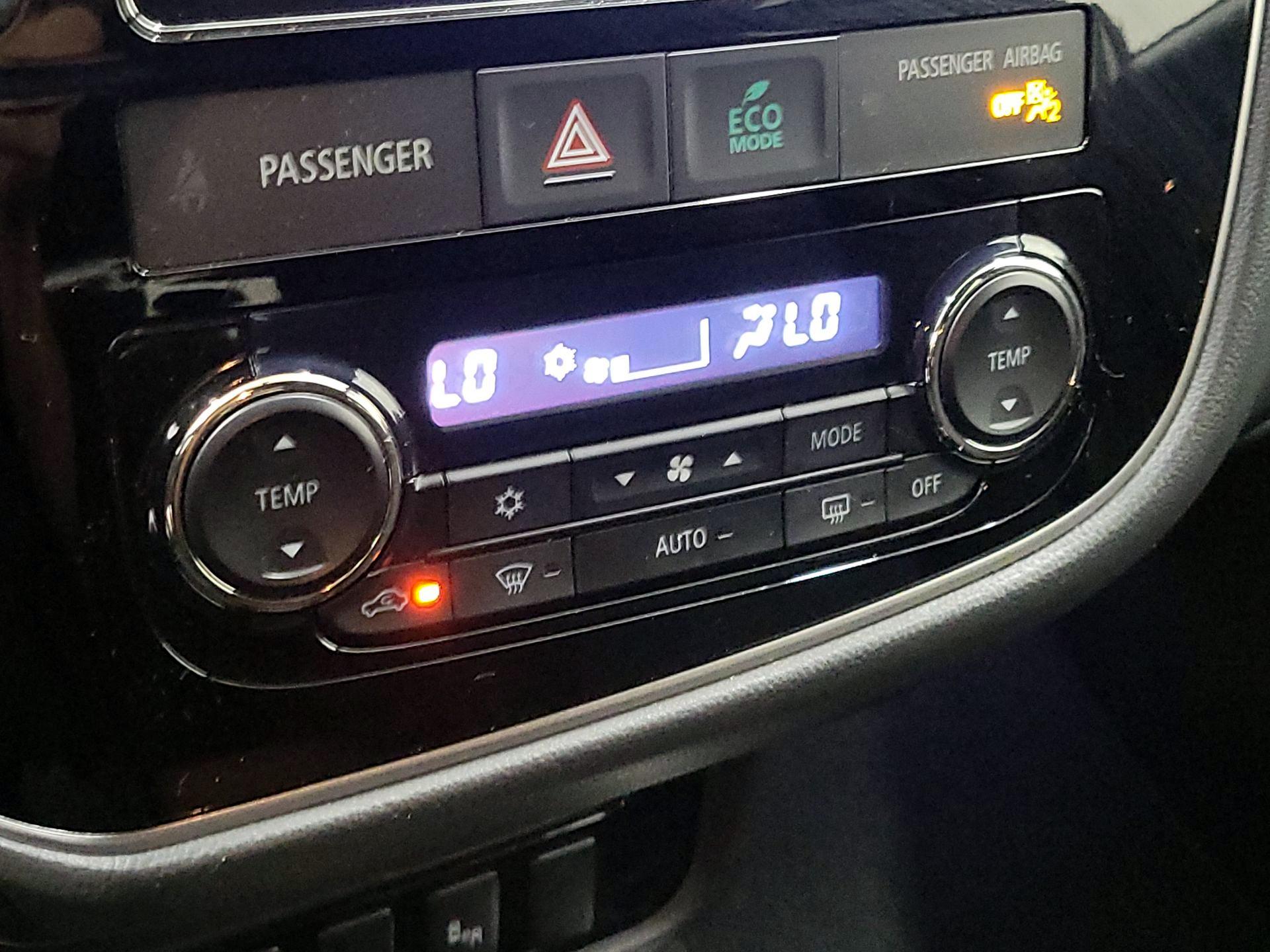 Thumbnail: 2018 Mitsubishi Outlander - 16