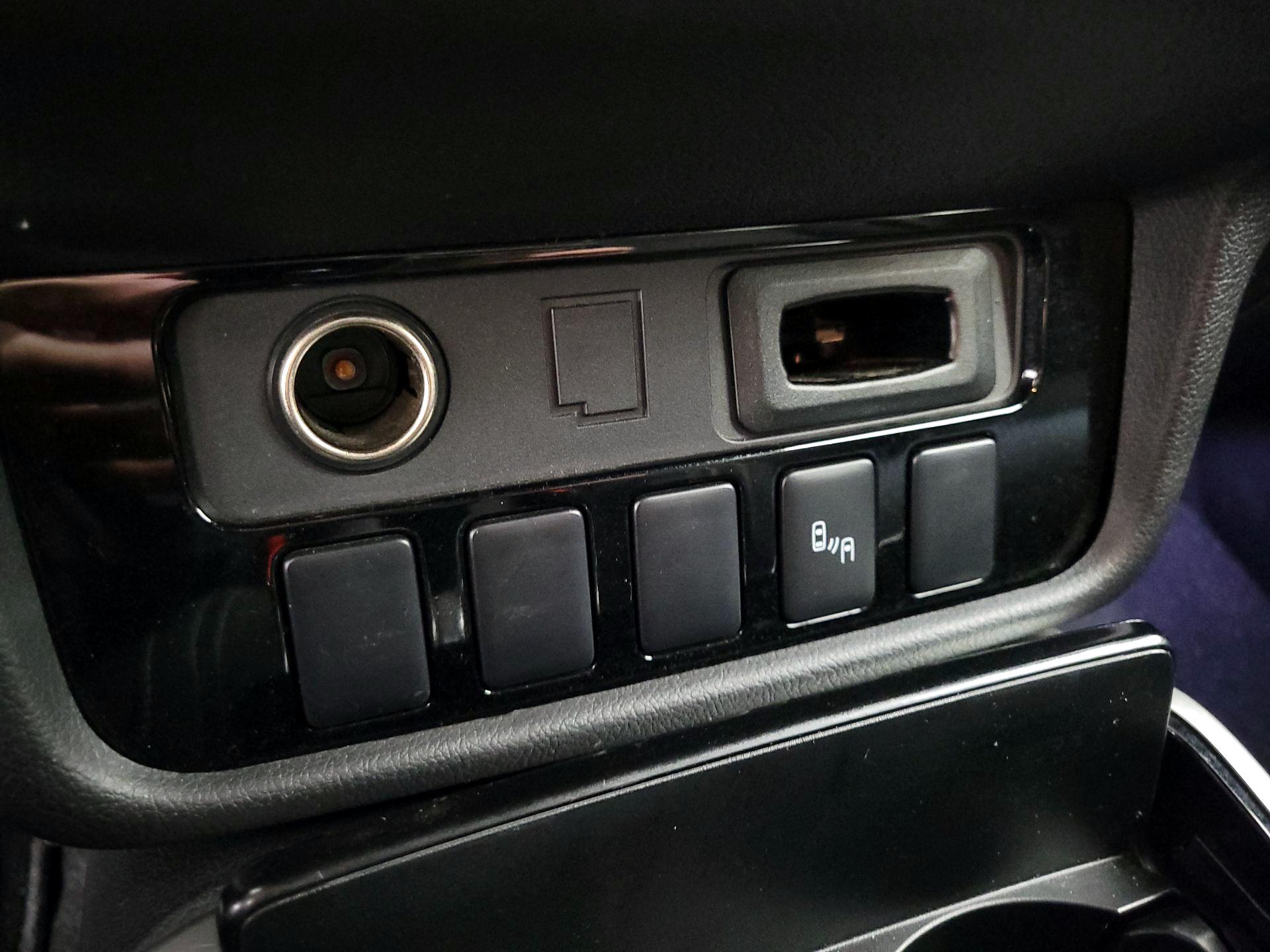 Thumbnail: 2018 Mitsubishi Outlander - 18