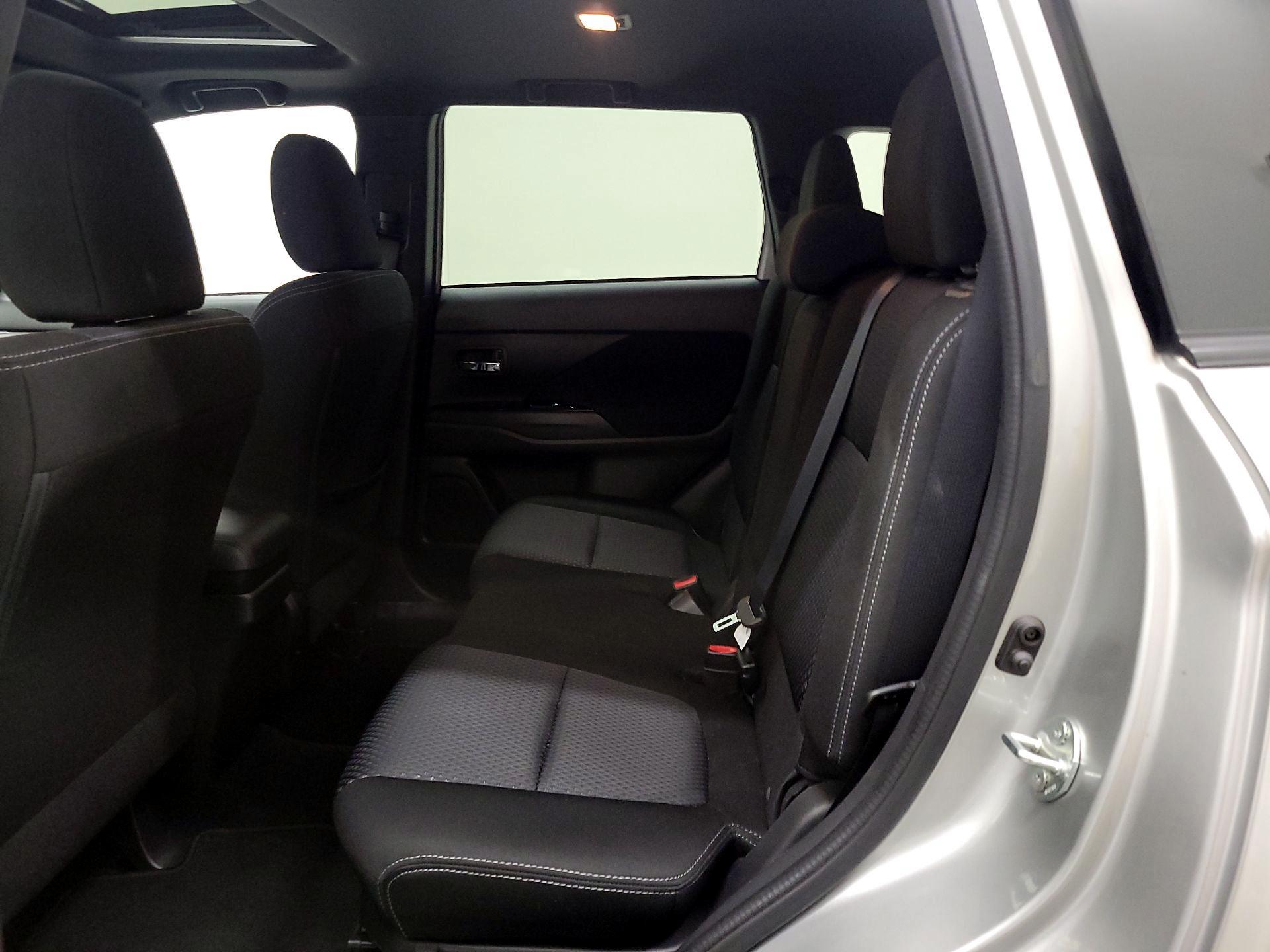 Thumbnail: 2018 Mitsubishi Outlander - 20