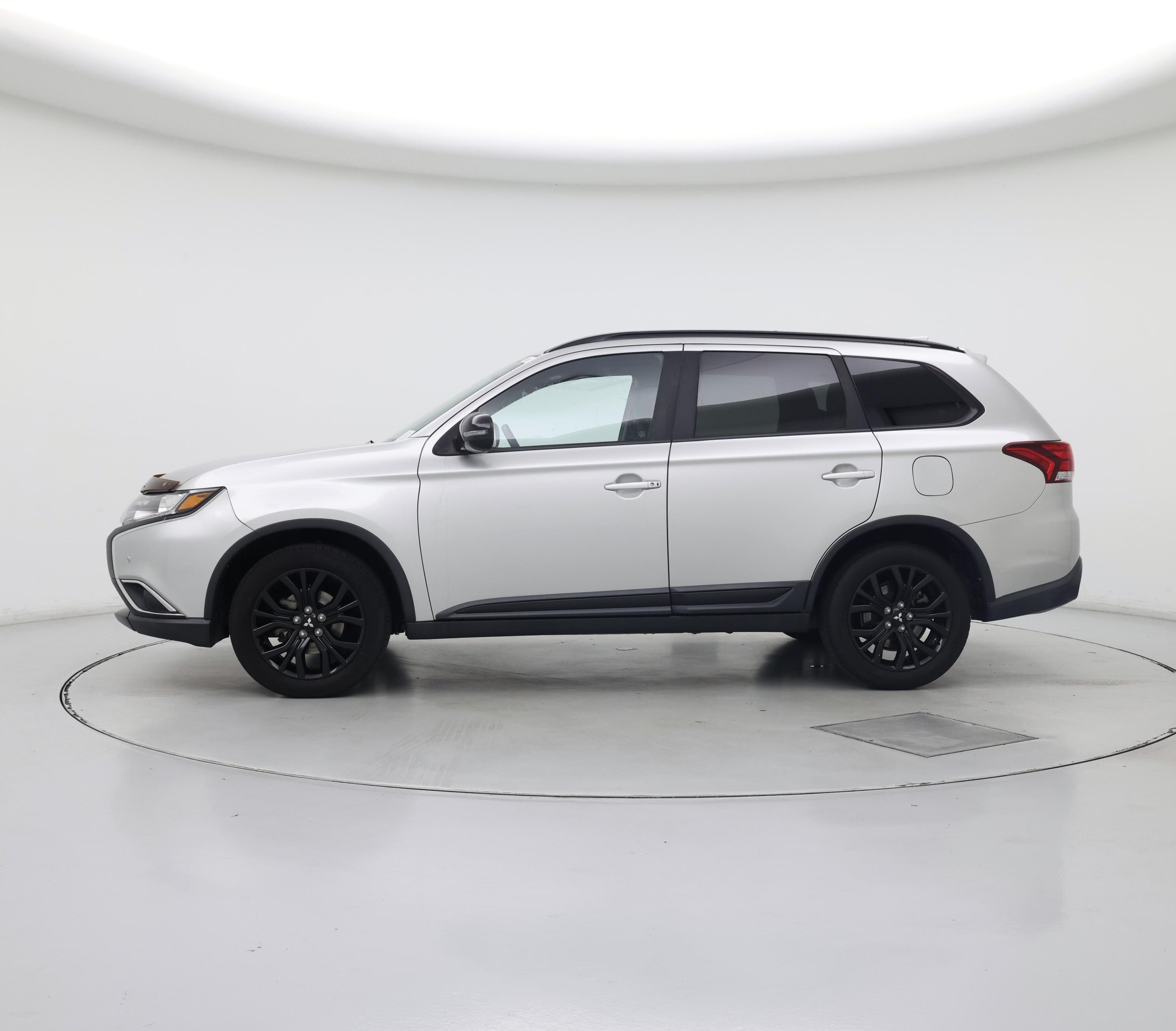 Thumbnail: 2018 Mitsubishi Outlander - 3