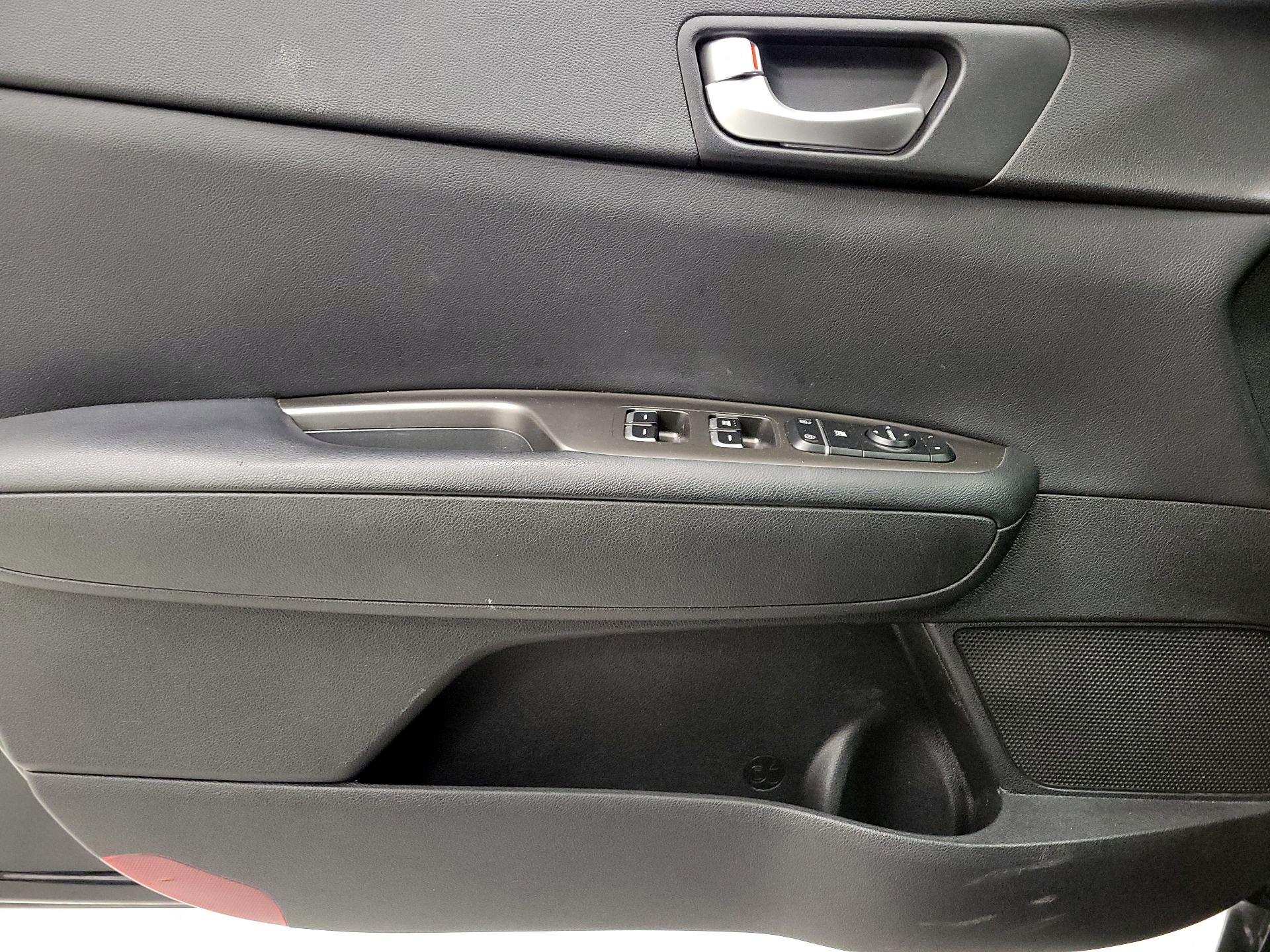 Thumbnail: 2019 Kia Optima - 12