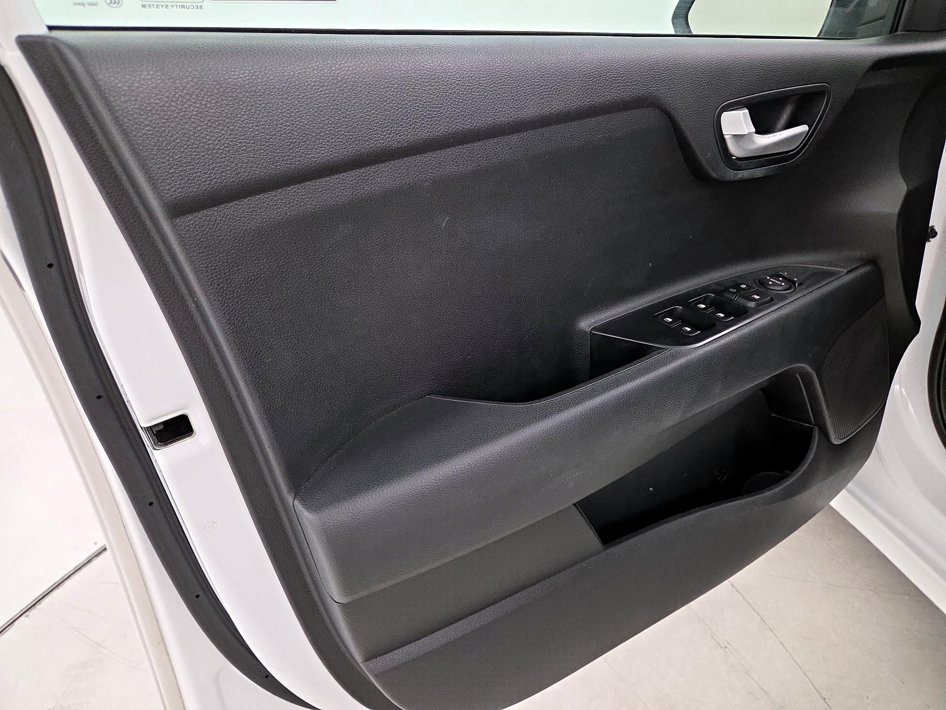 Thumbnail: 2022 Kia Rio - 12