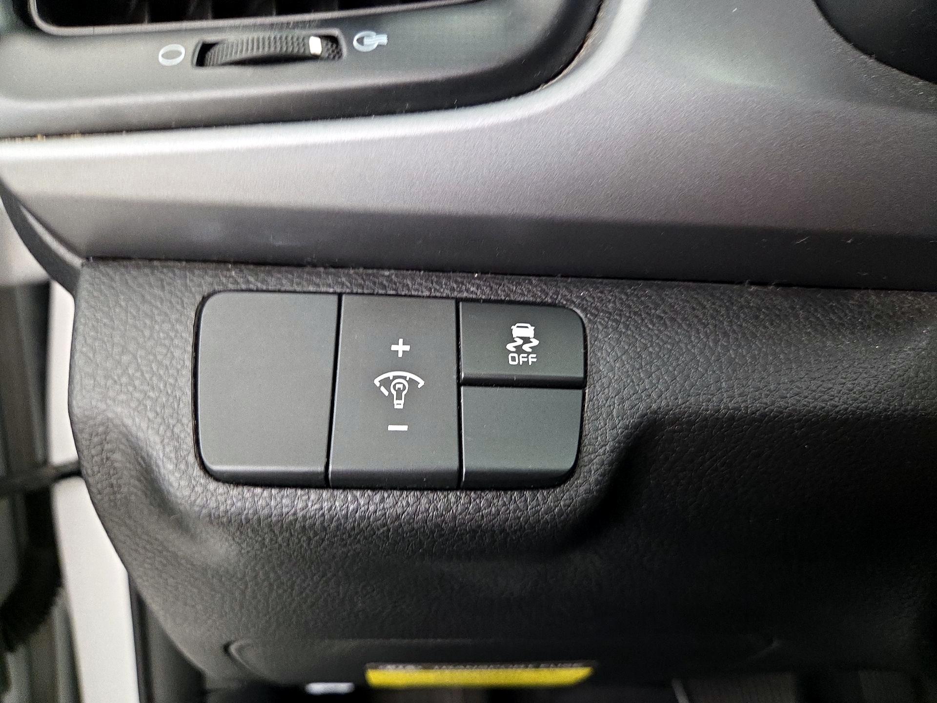 Thumbnail: 2022 Kia Rio - 13