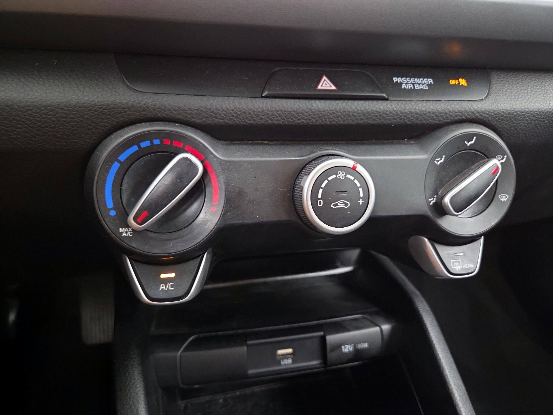 Thumbnail: 2022 Kia Rio - 16