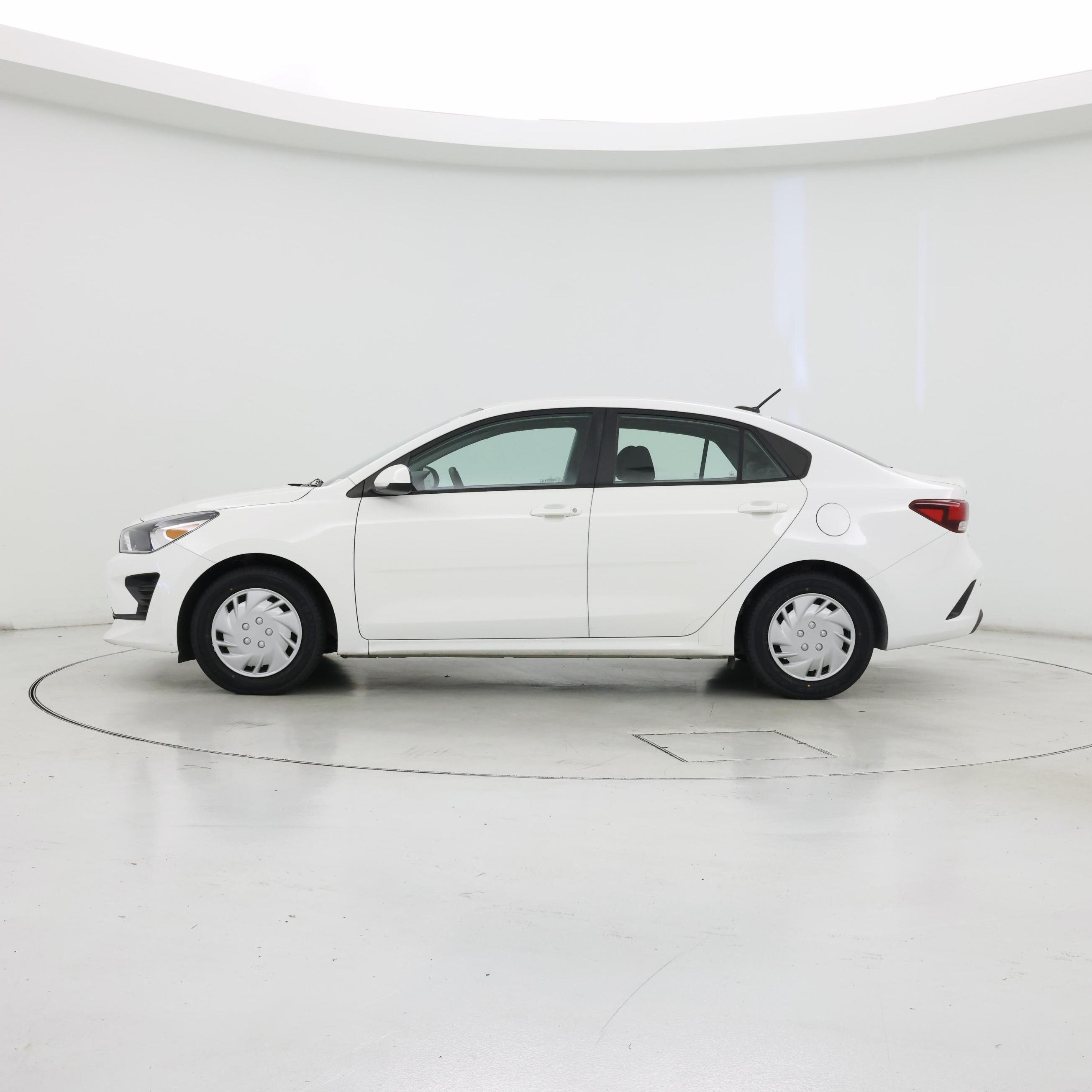 Thumbnail: 2022 Kia Rio - 3