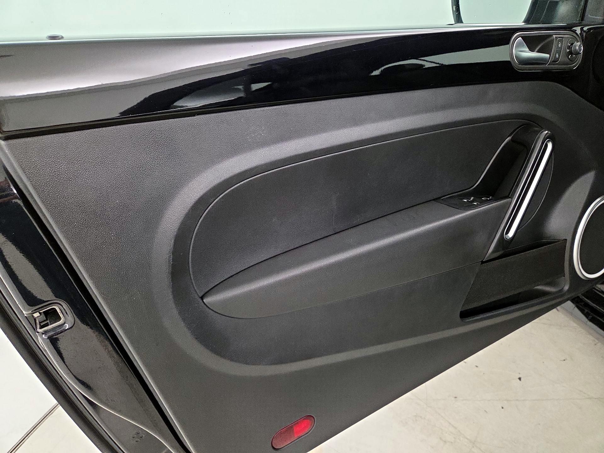 Thumbnail: 2018 Volkswagen Beetle - 12