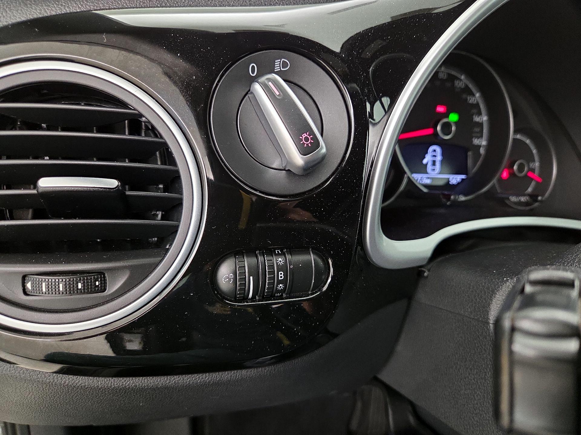 Thumbnail: 2018 Volkswagen Beetle - 13