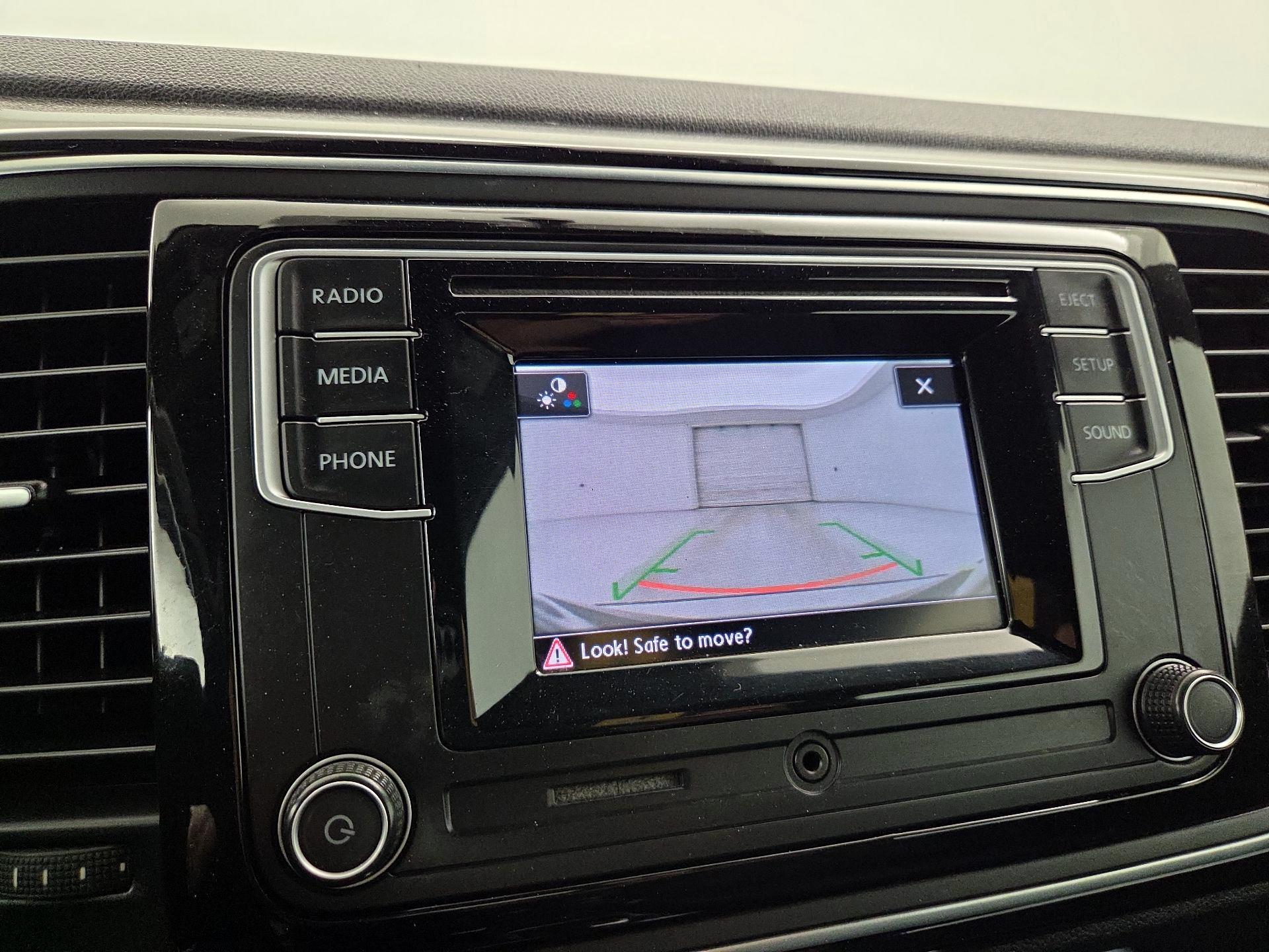 Thumbnail: 2018 Volkswagen Beetle - 14