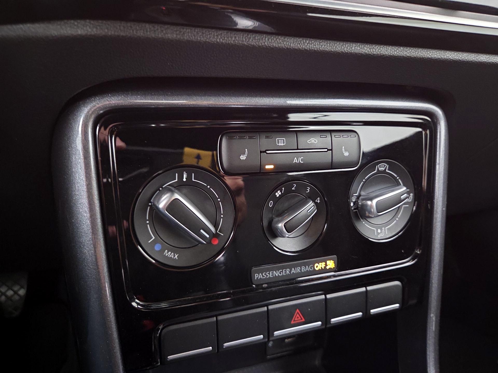 Thumbnail: 2018 Volkswagen Beetle - 16