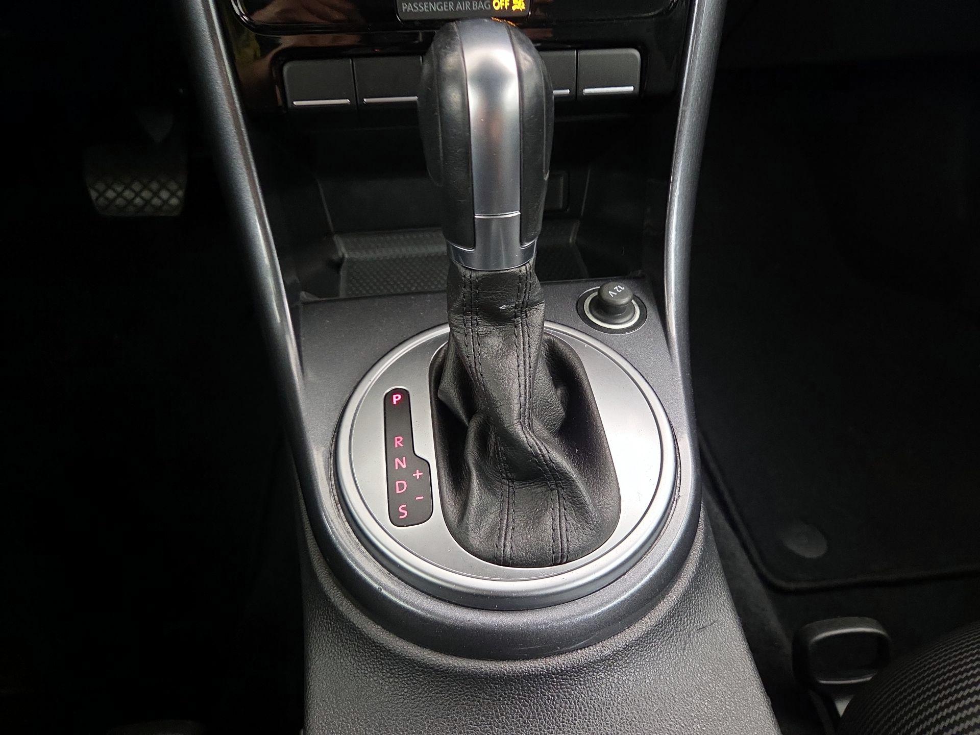 Thumbnail: 2018 Volkswagen Beetle - 17