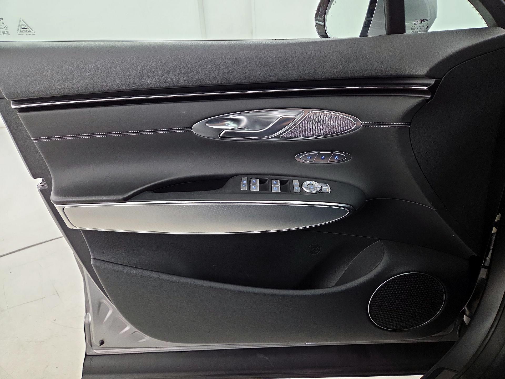 Thumbnail: 2023 Genesis GV70 - 12