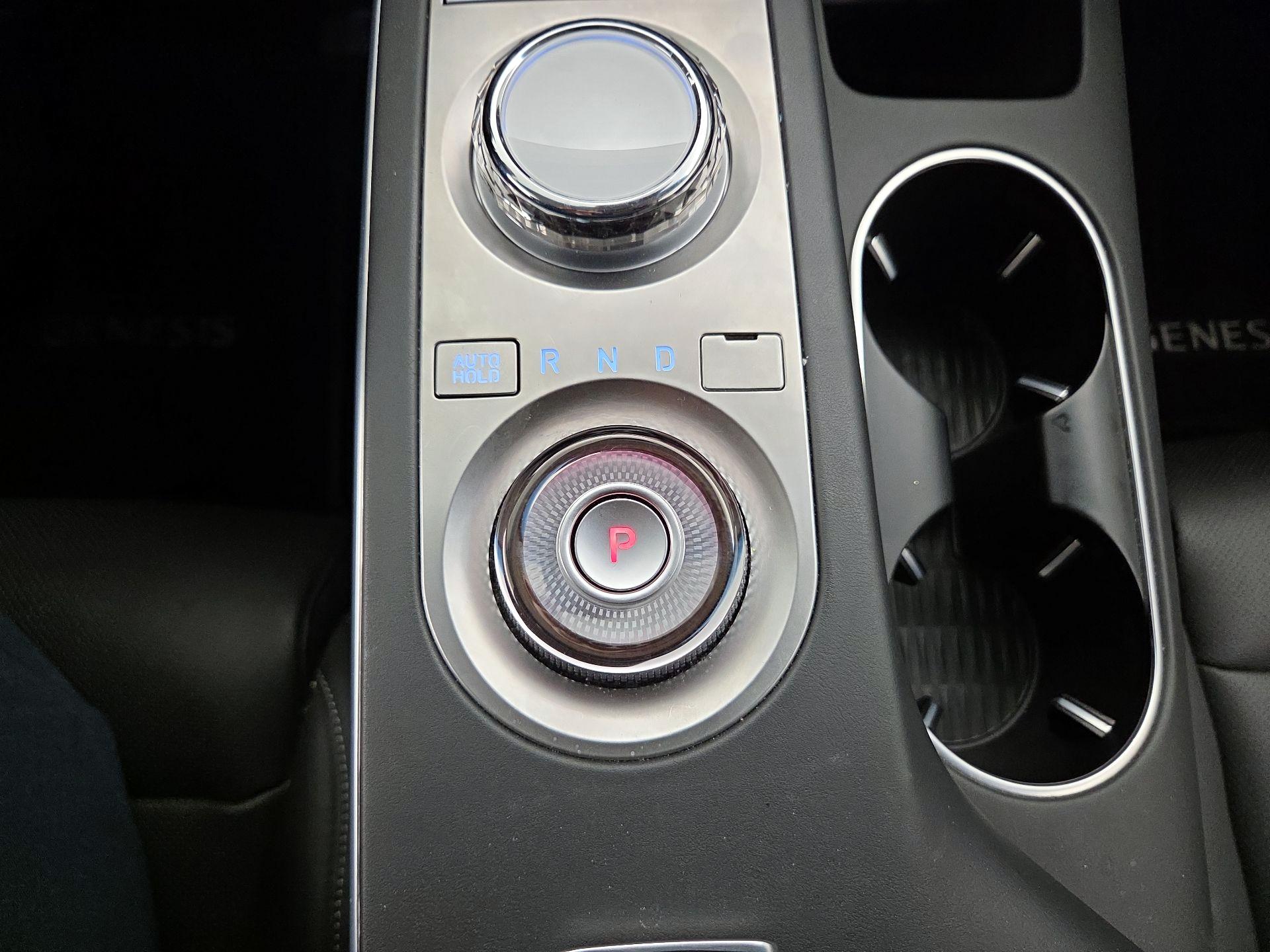 Thumbnail: 2023 Genesis GV70 - 18