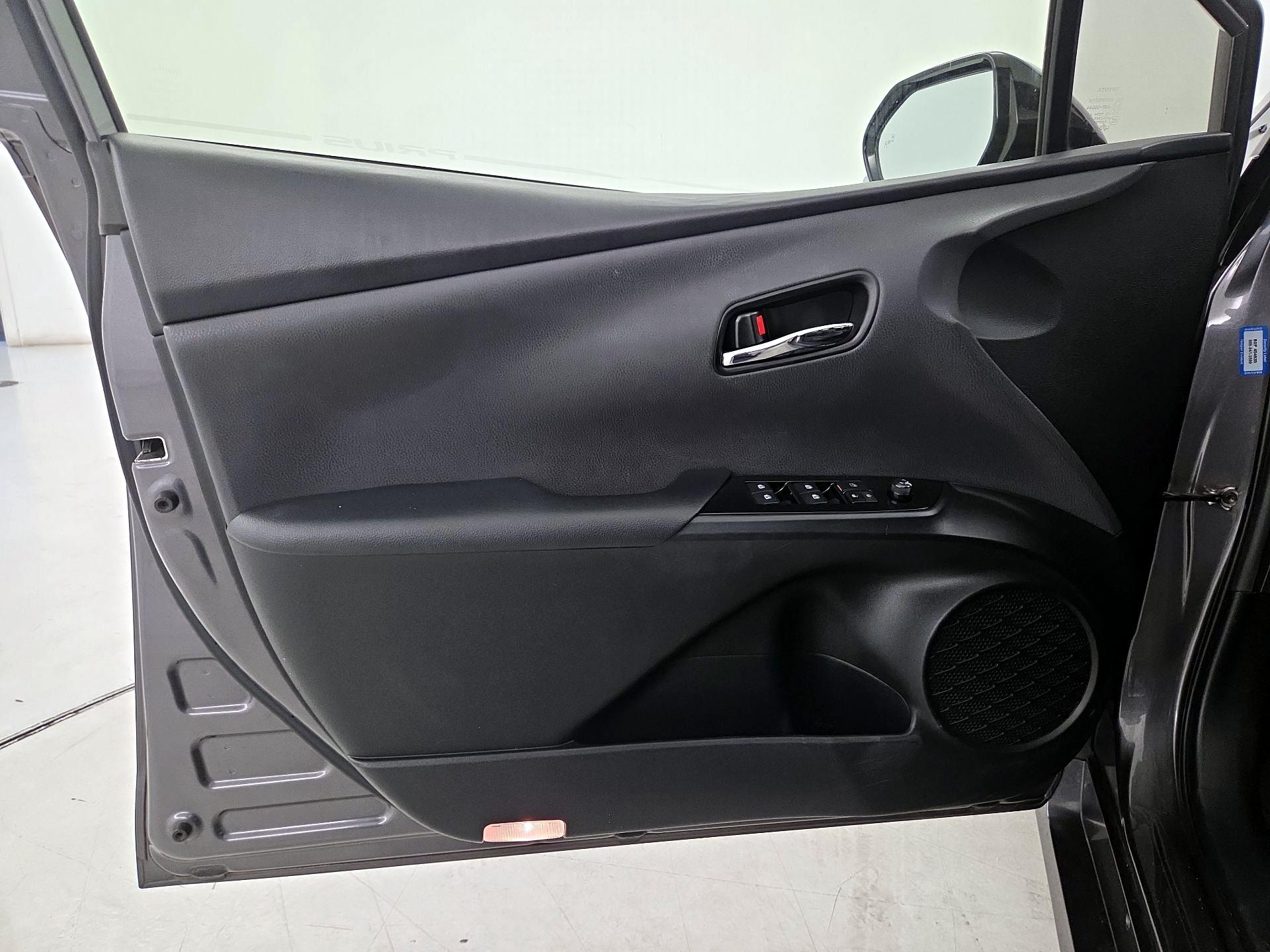 Thumbnail: 2018 Toyota Prius - 12