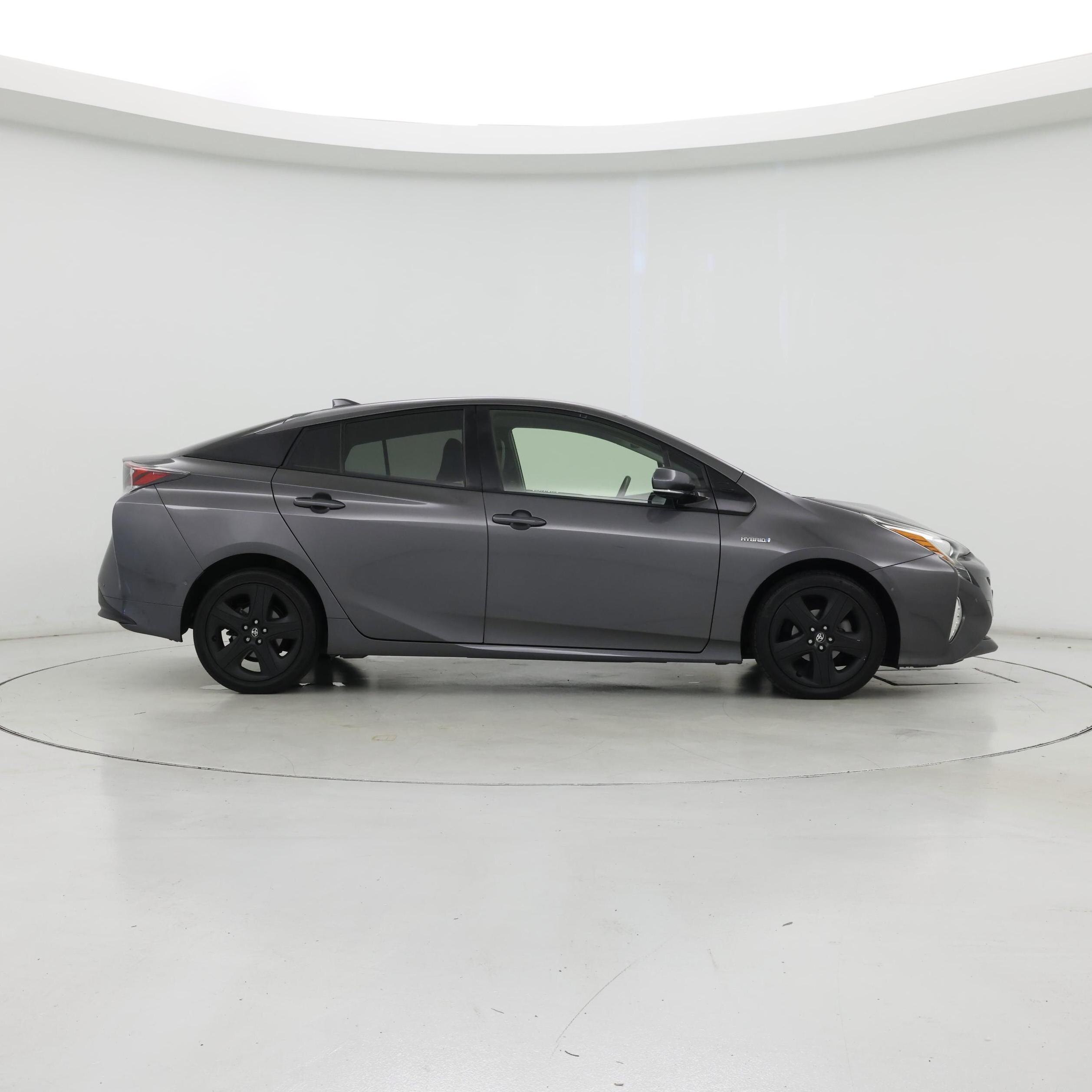 Thumbnail: 2018 Toyota Prius - 7