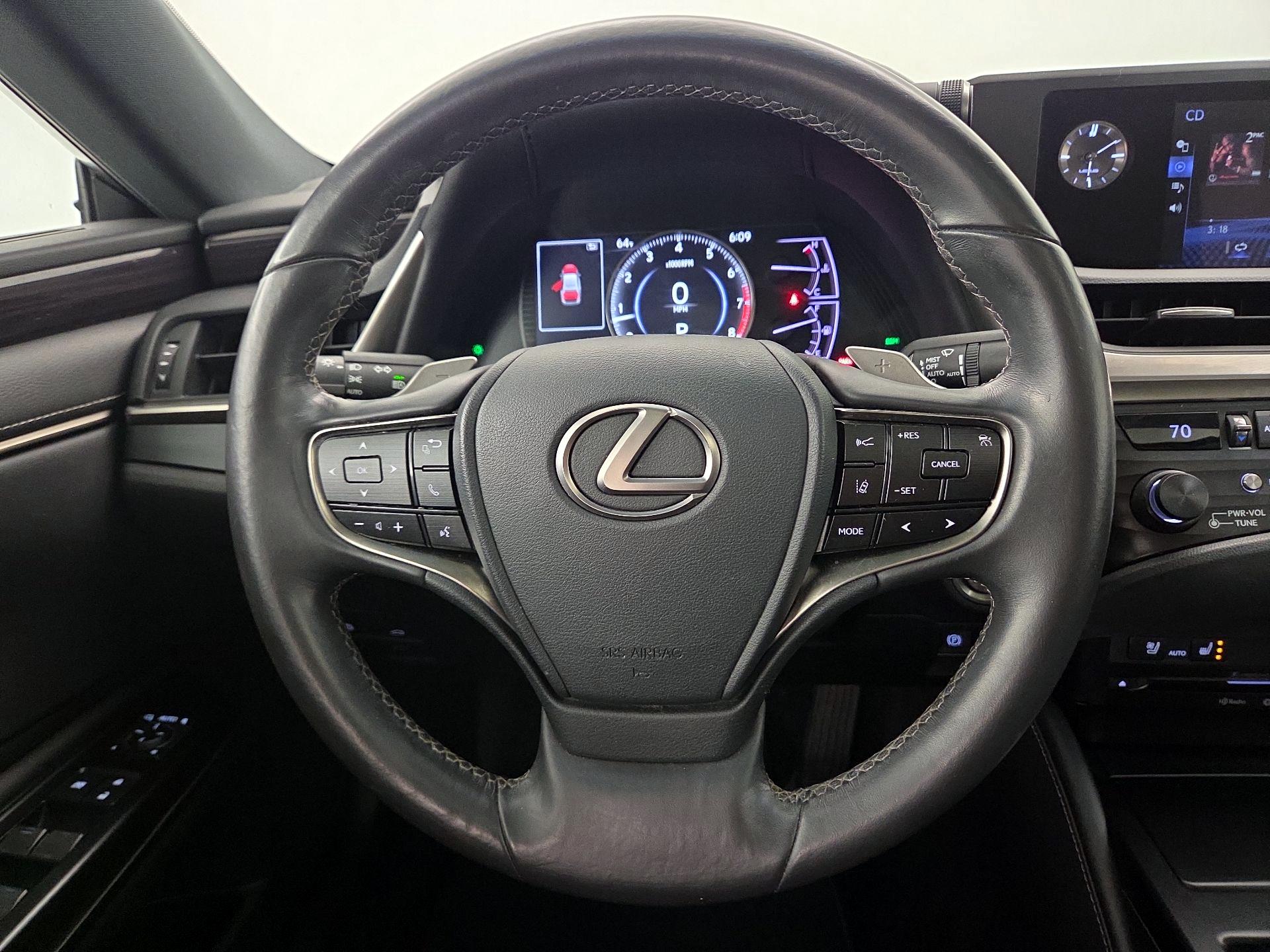 Thumbnail: 2020 Lexus ES - 10