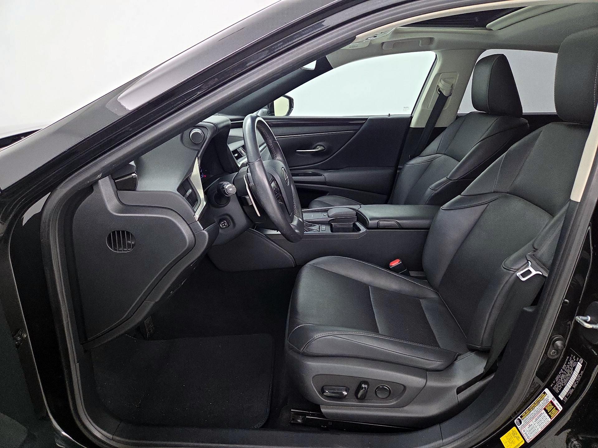 Thumbnail: 2020 Lexus ES - 11