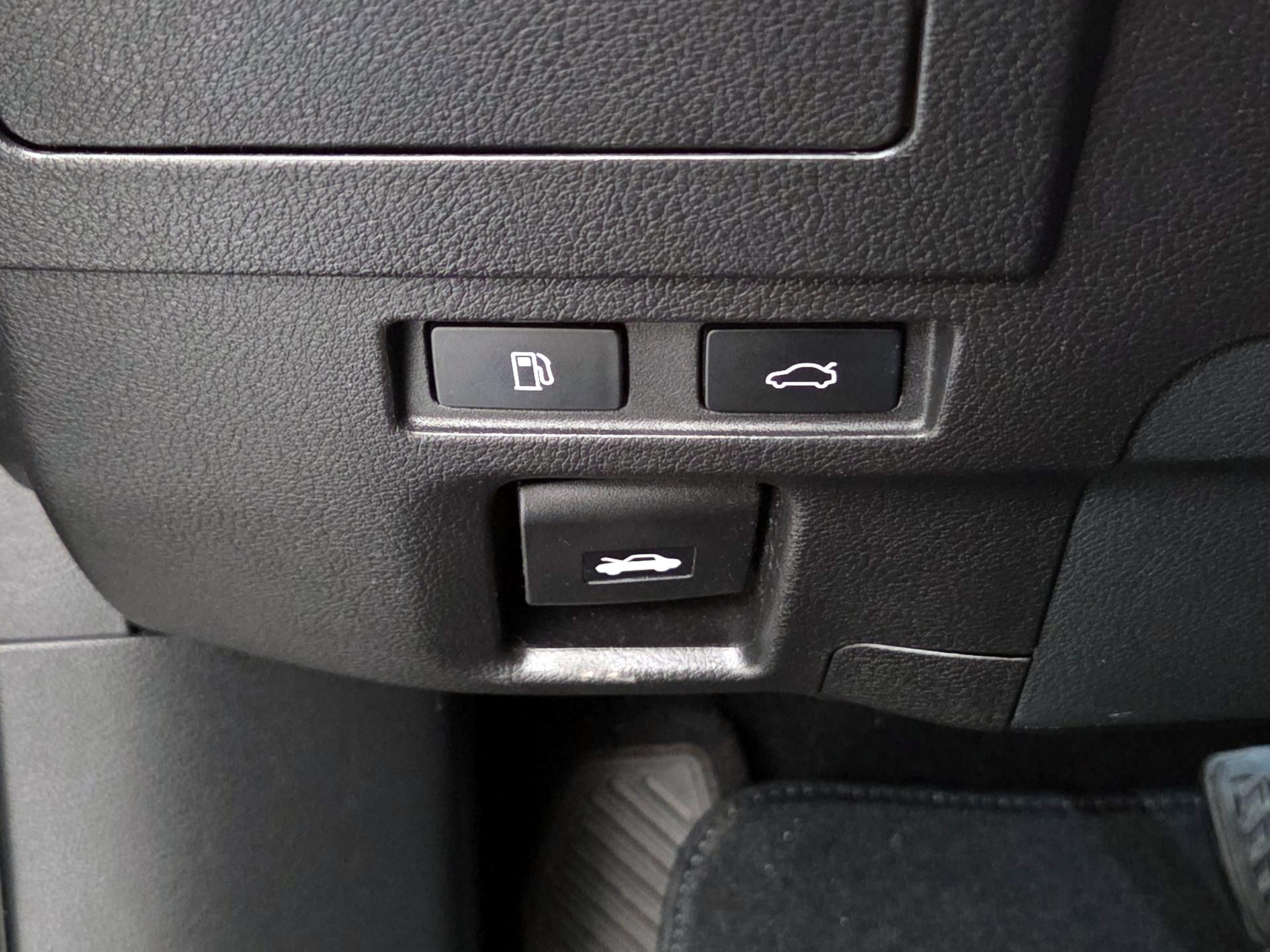 Thumbnail: 2020 Lexus ES - 13