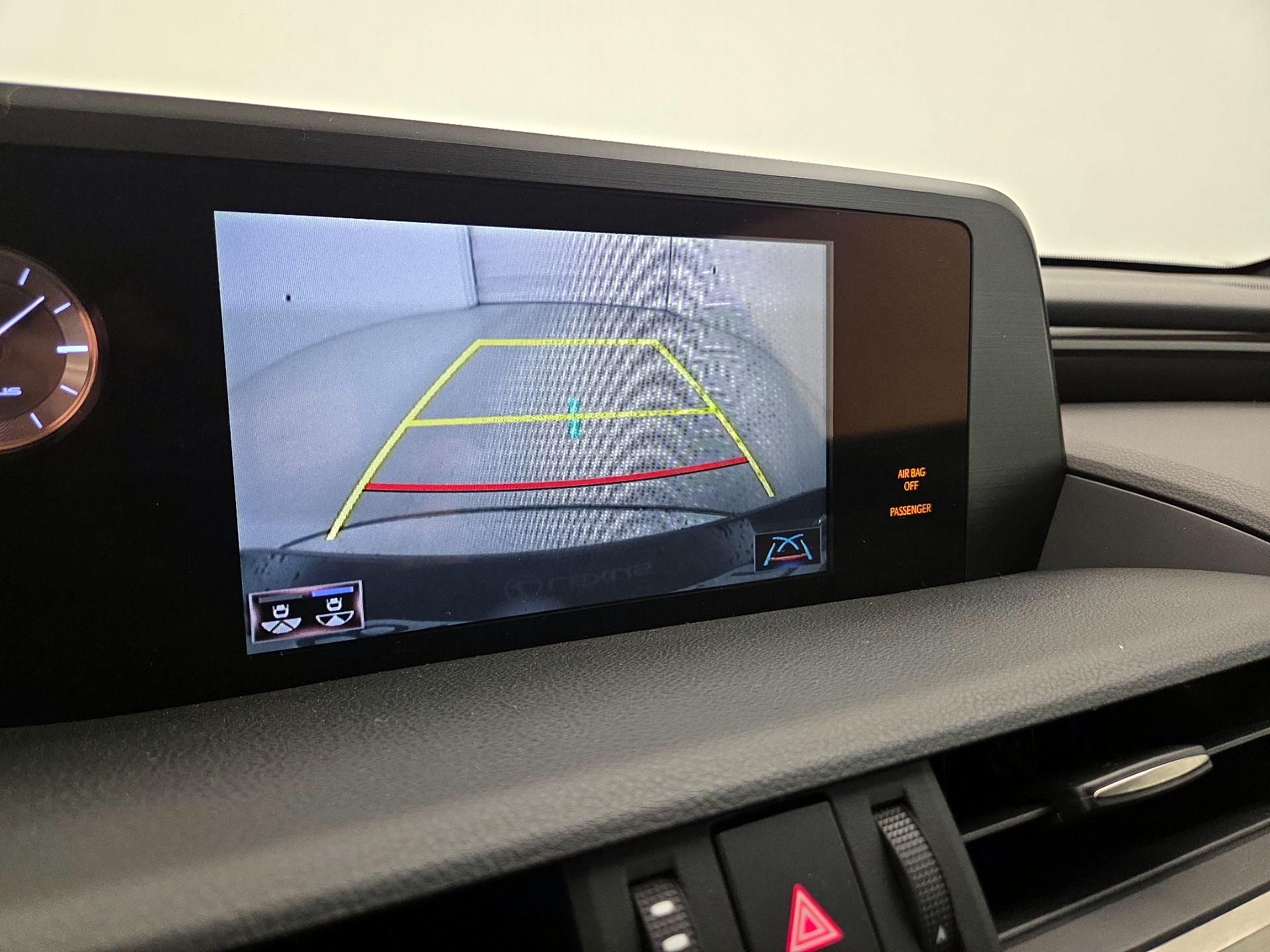 Thumbnail: 2020 Lexus ES - 14