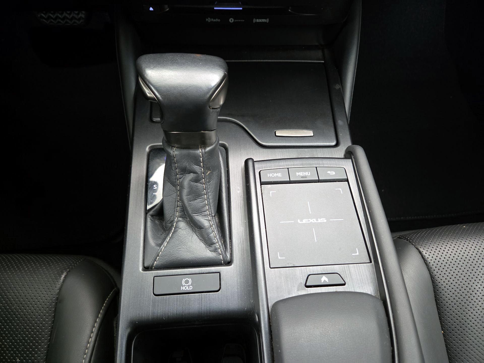 Thumbnail: 2020 Lexus ES - 17