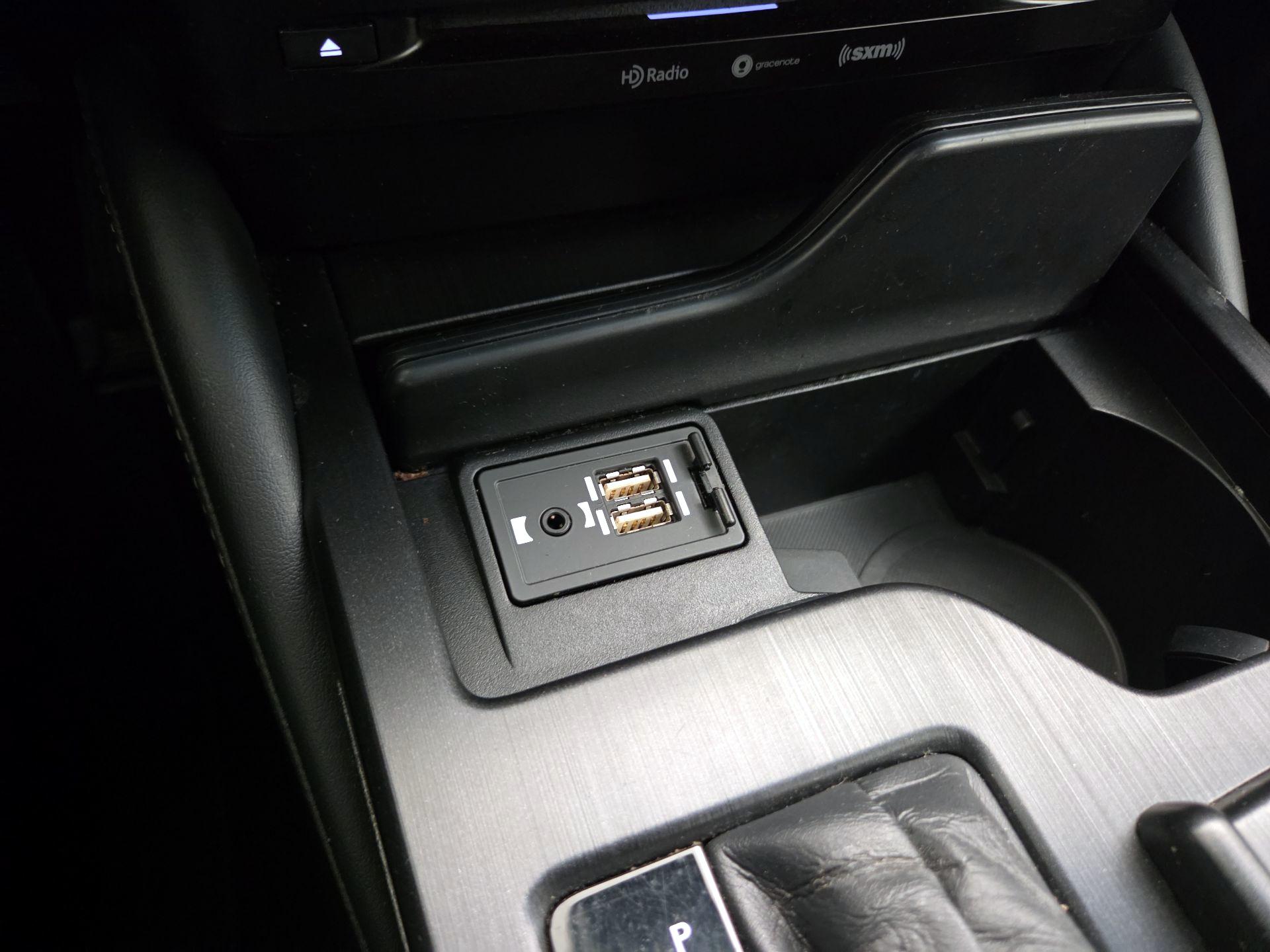 Thumbnail: 2020 Lexus ES - 18