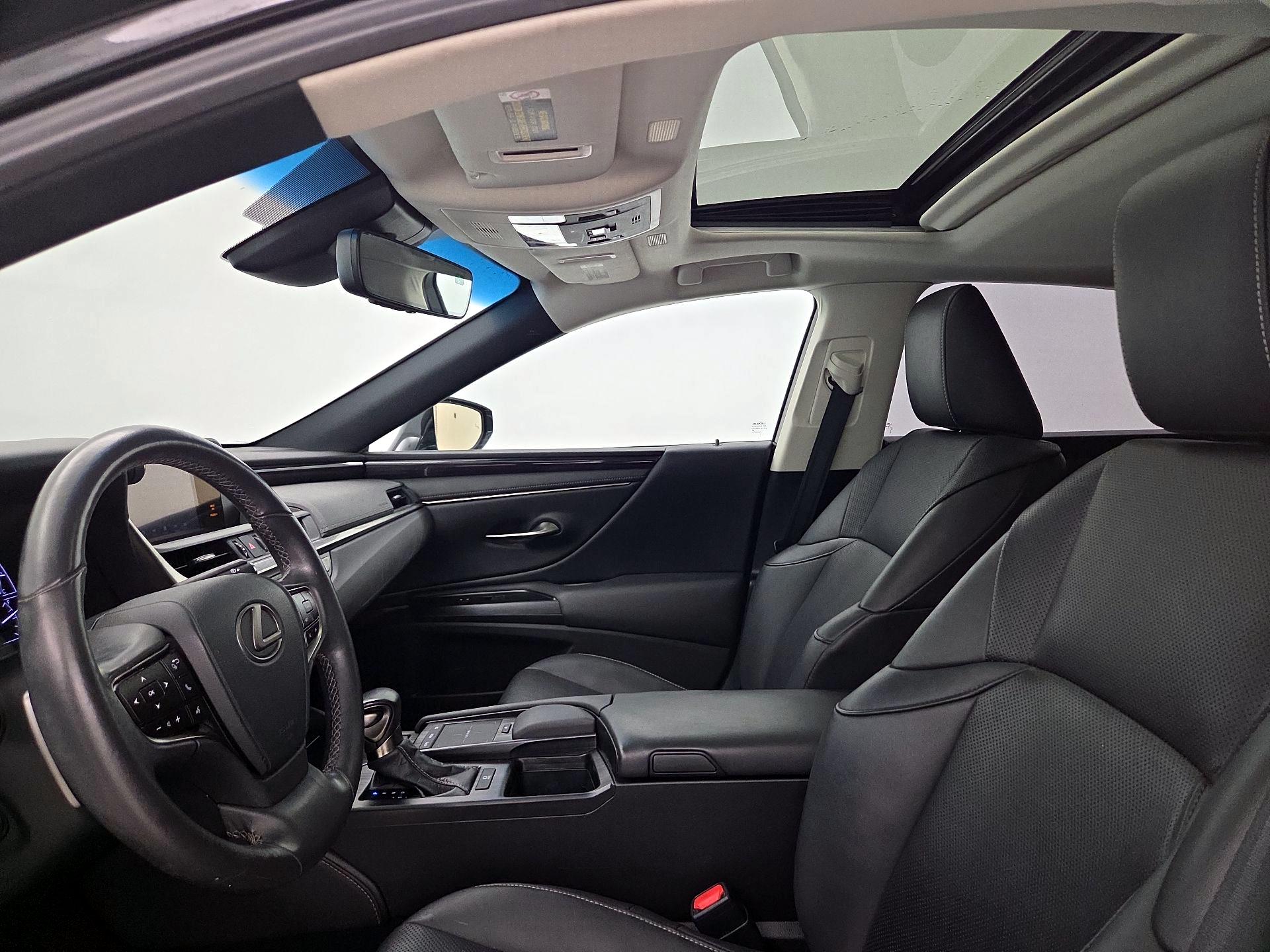 Thumbnail: 2020 Lexus ES - 19