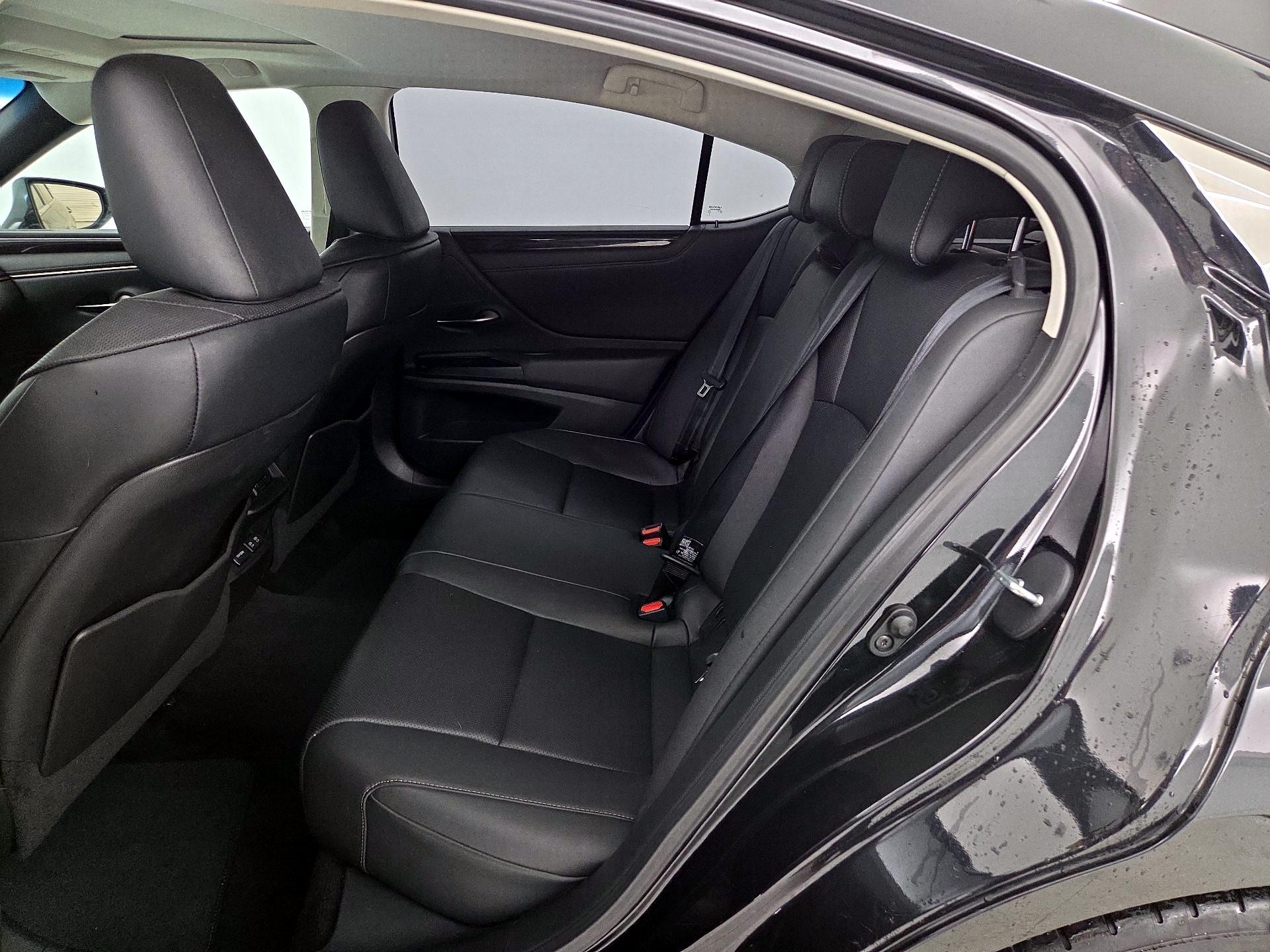 Thumbnail: 2020 Lexus ES - 20