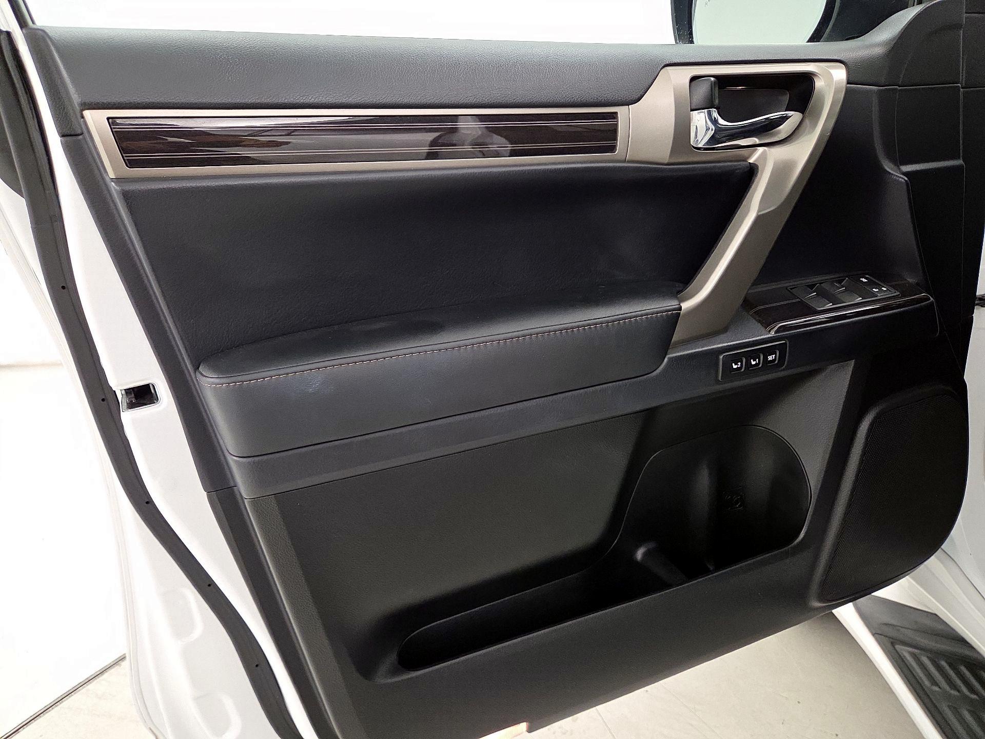 Thumbnail: 2021 Lexus GX - 12