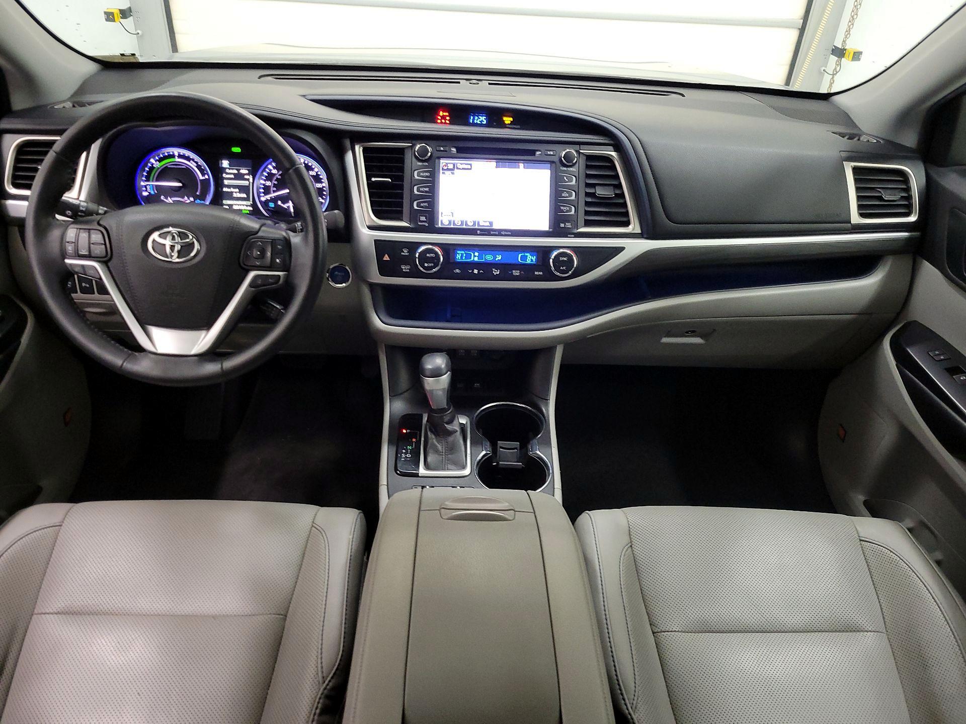 Thumbnail: 2019 Toyota Highlander - 9
